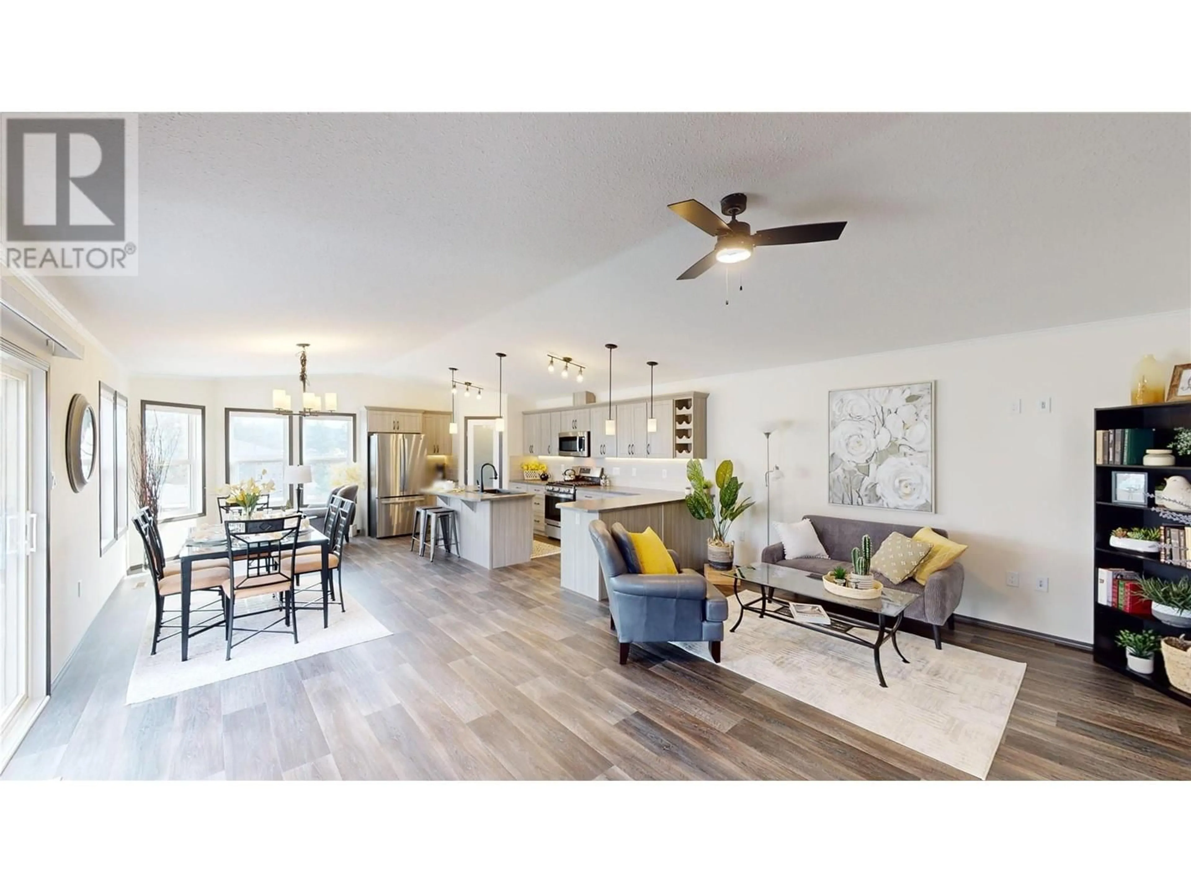 Open concept kitchen, wood/laminate floor for 517 PAGURUT  W AVENUE, Cranbrook British Columbia V1C0G5