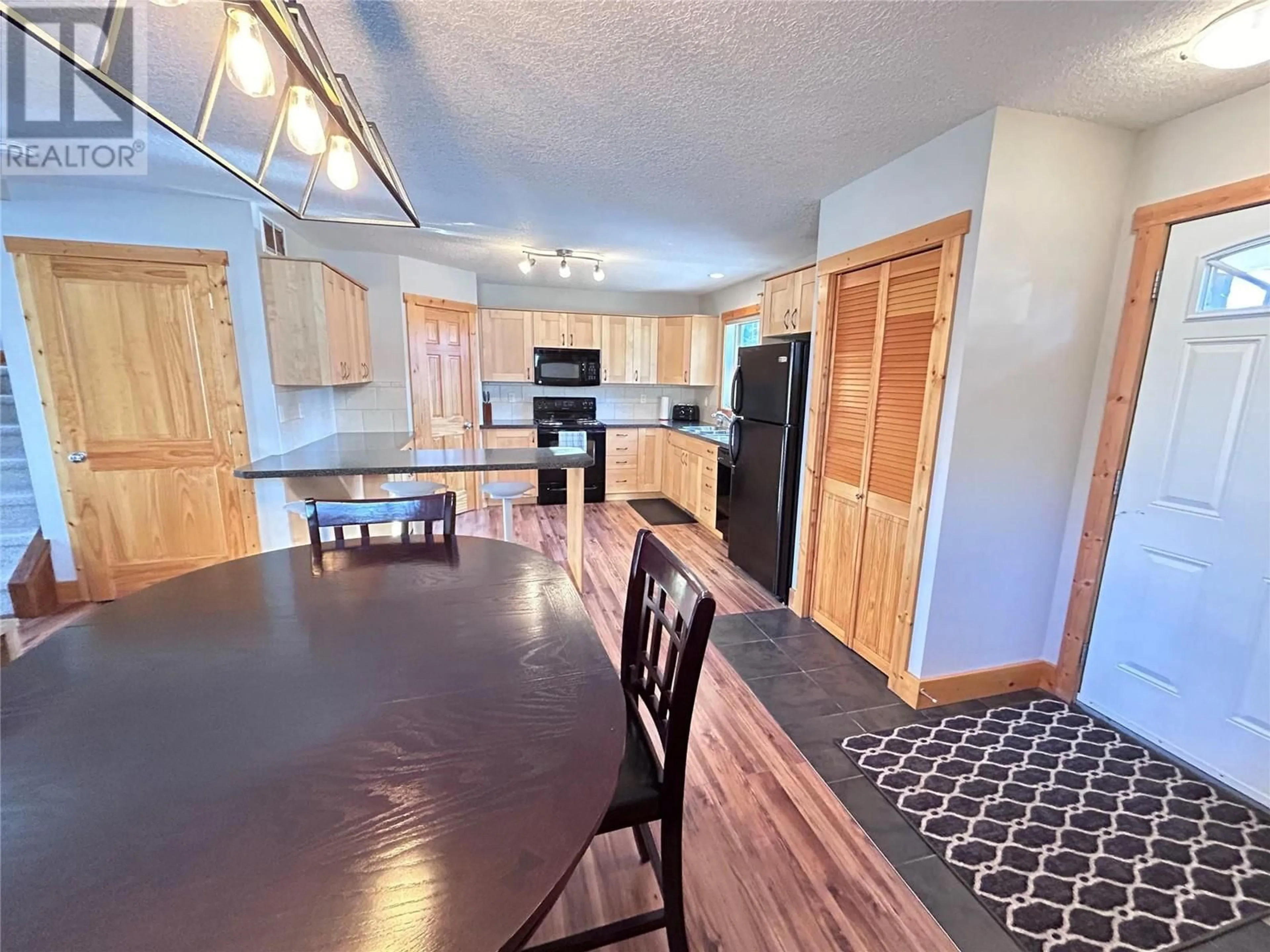 Open concept kitchen, unknown for 4868 Riverview Drive Unit# 93, Edgewater British Columbia V0A1A2