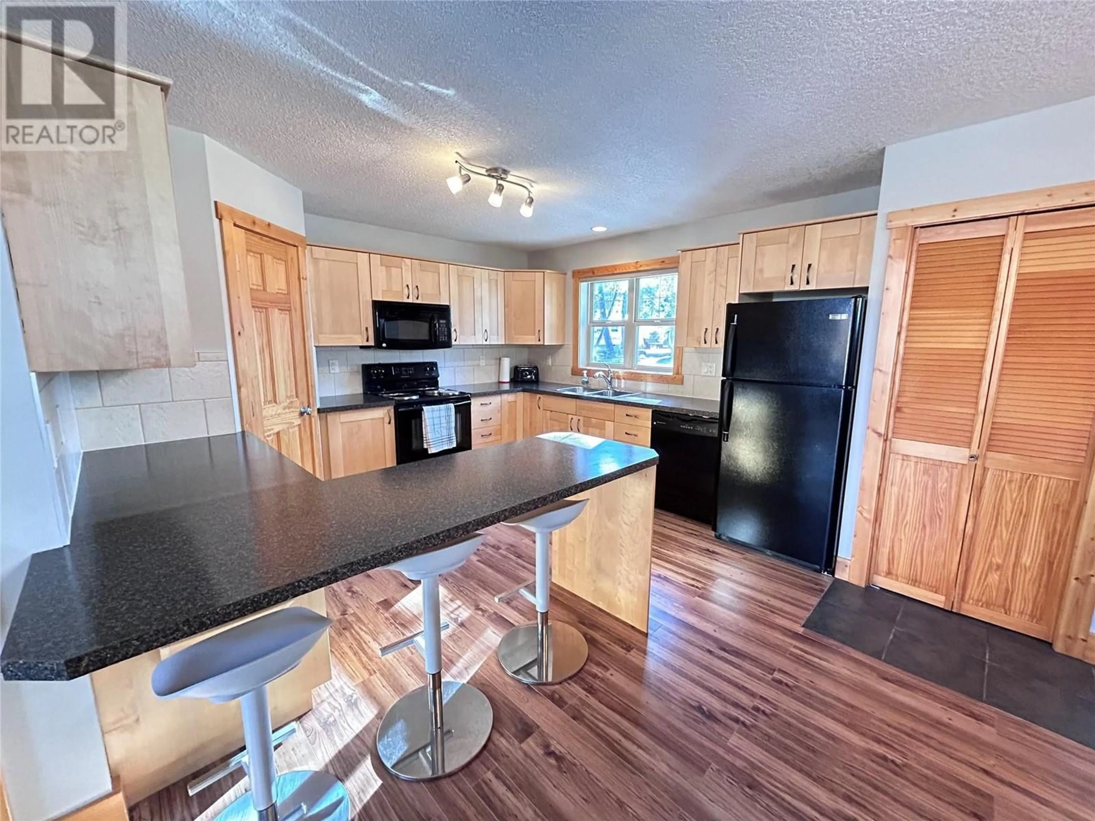 Open concept kitchen, unknown for 4868 Riverview Drive Unit# 93, Edgewater British Columbia V0A1A2