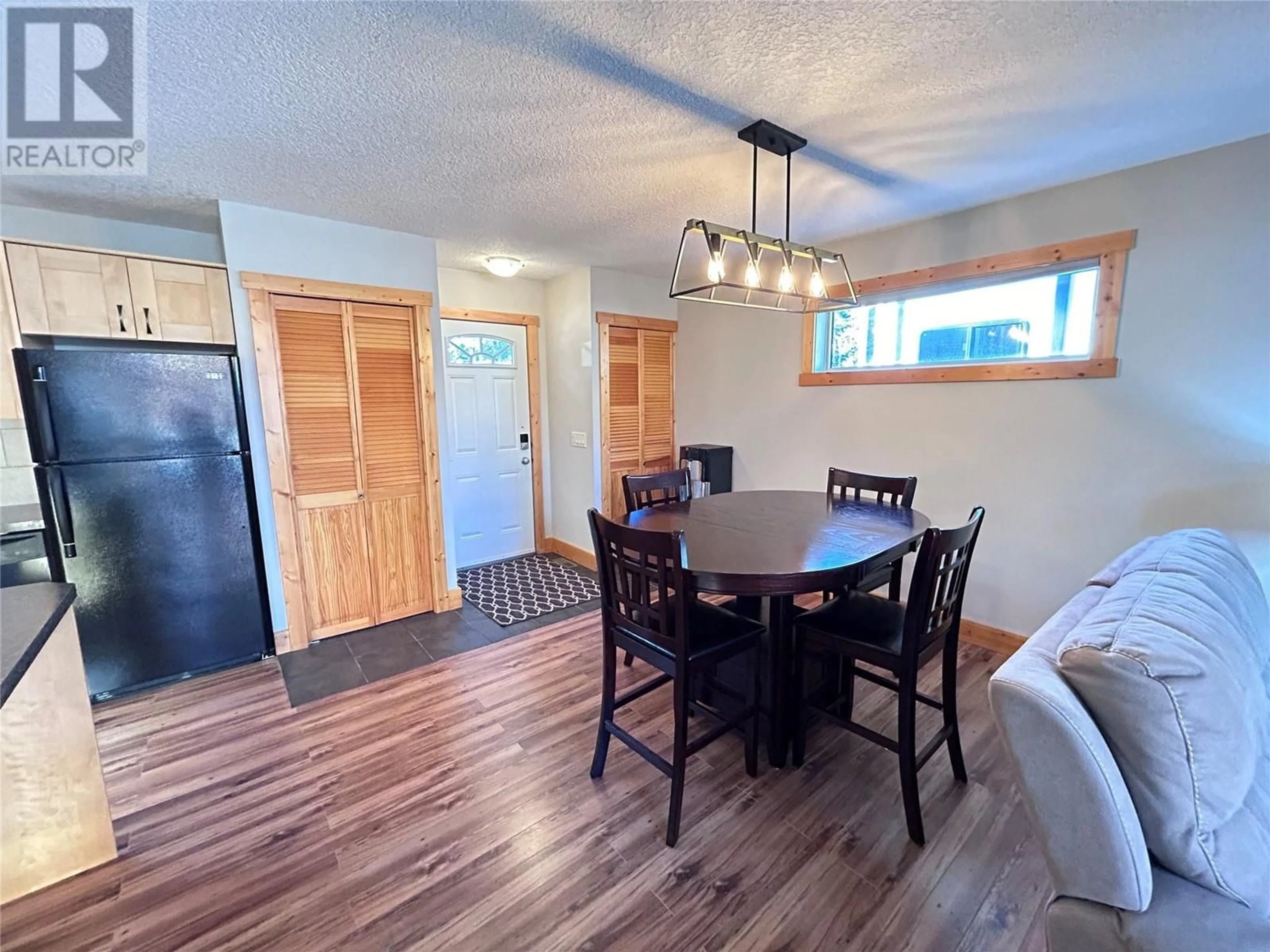 Dining room, wood/laminate floor for 4868 Riverview Drive Unit# 93, Edgewater British Columbia V0A1A2