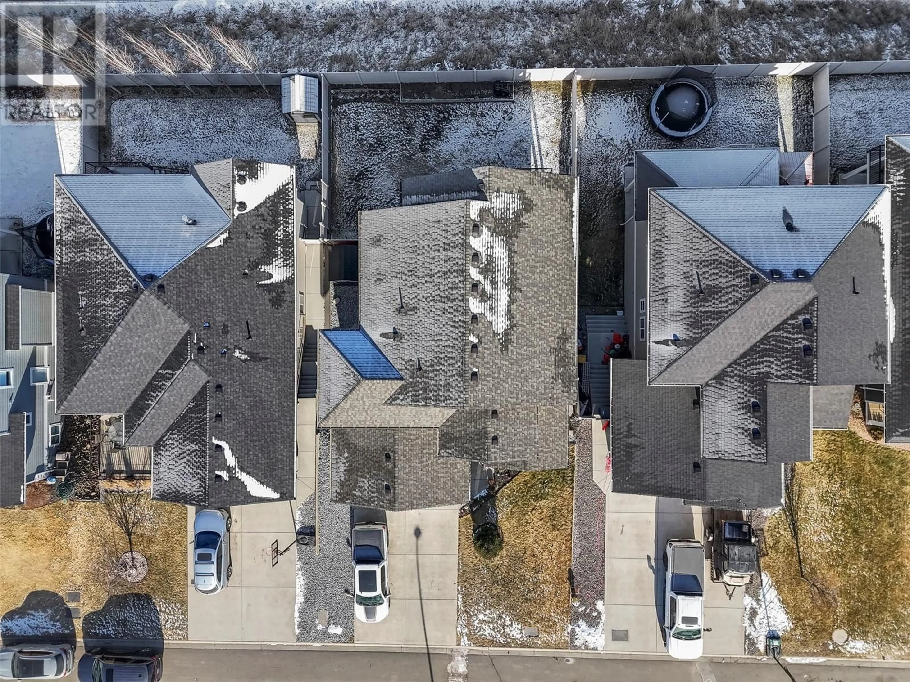 A pic from outside/outdoor area/front of a property/back of a property/a pic from drone, street for 1541 EMERALD Drive, Kamloops British Columbia V2E0C4