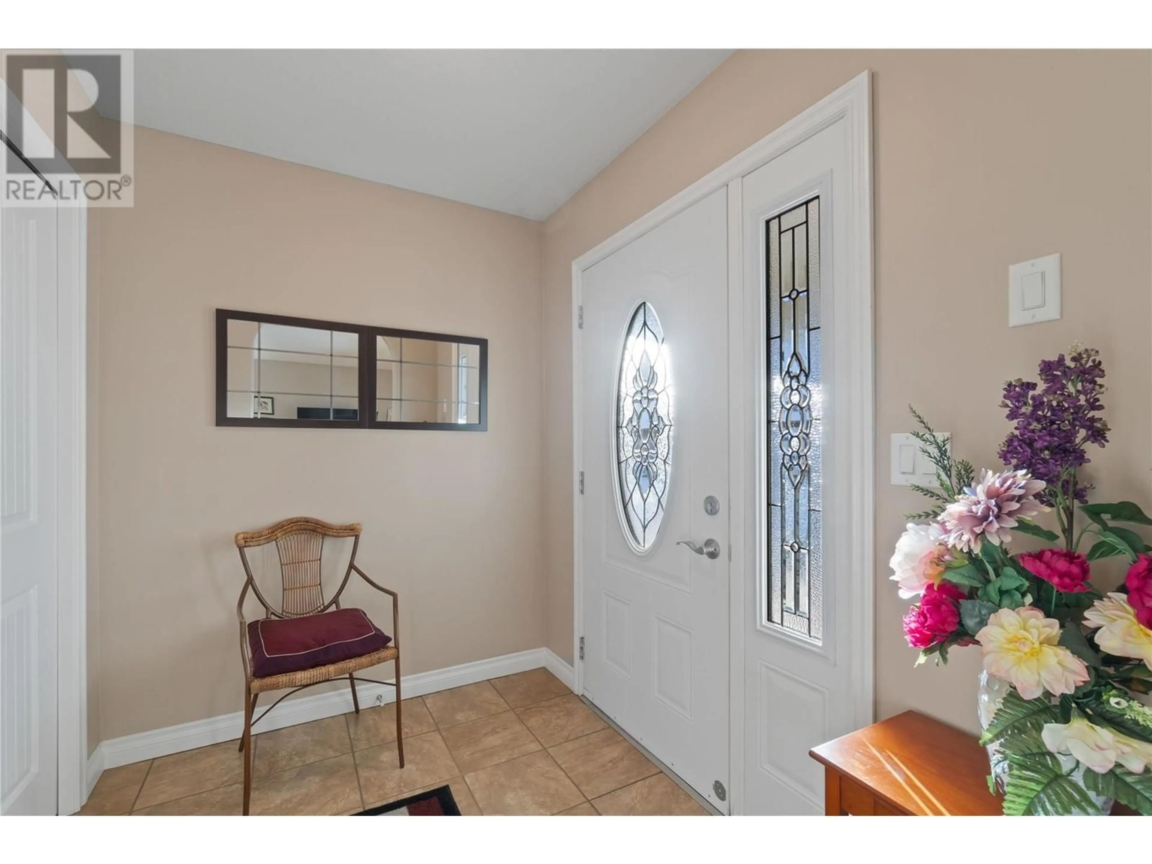 Indoor entryway for 42 - 1231 10TH STREET SOUTHWEST, Salmon Arm British Columbia V1E0A5