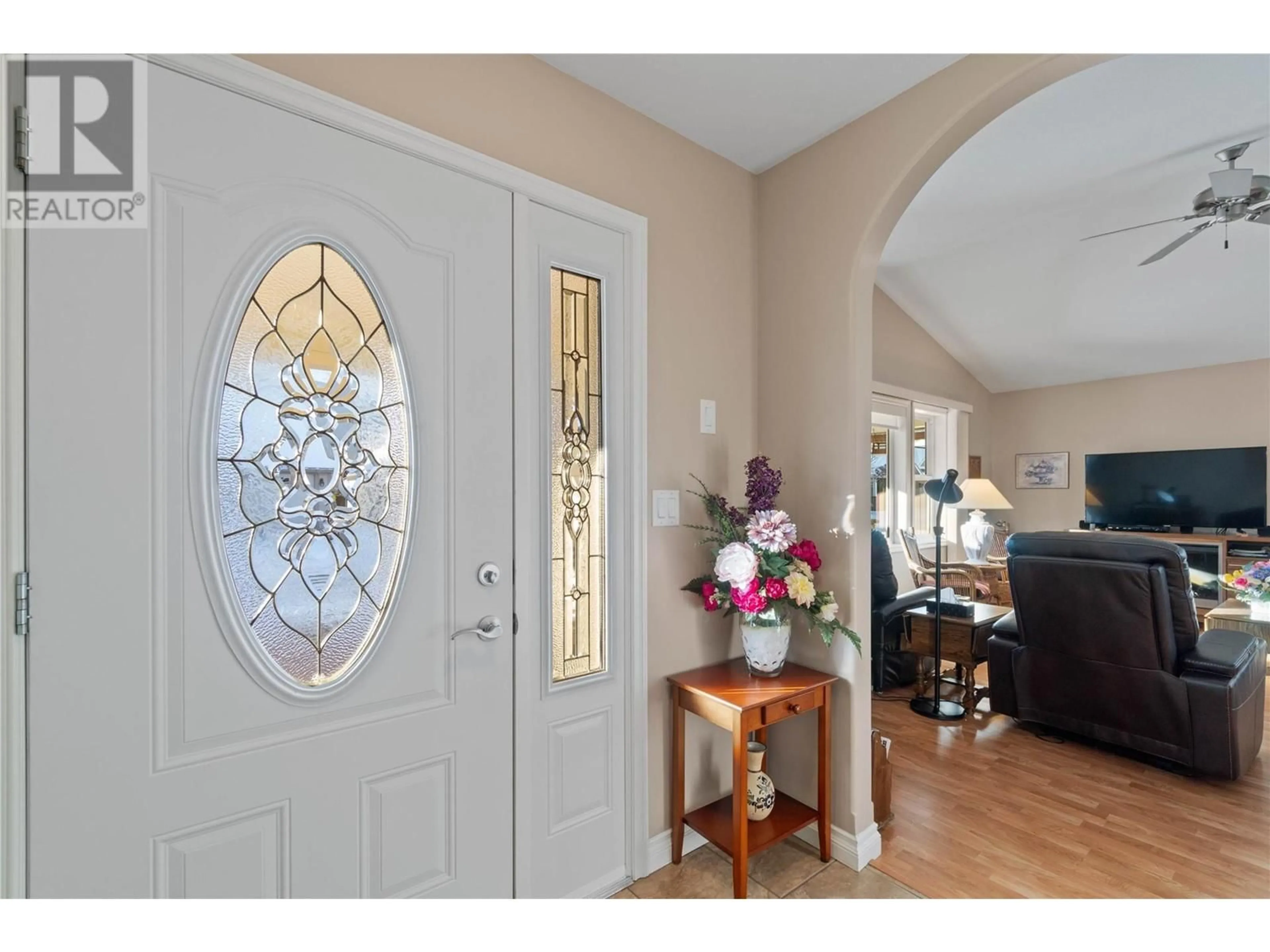 Indoor entryway for 42 - 1231 10TH STREET SOUTHWEST, Salmon Arm British Columbia V1E0A5