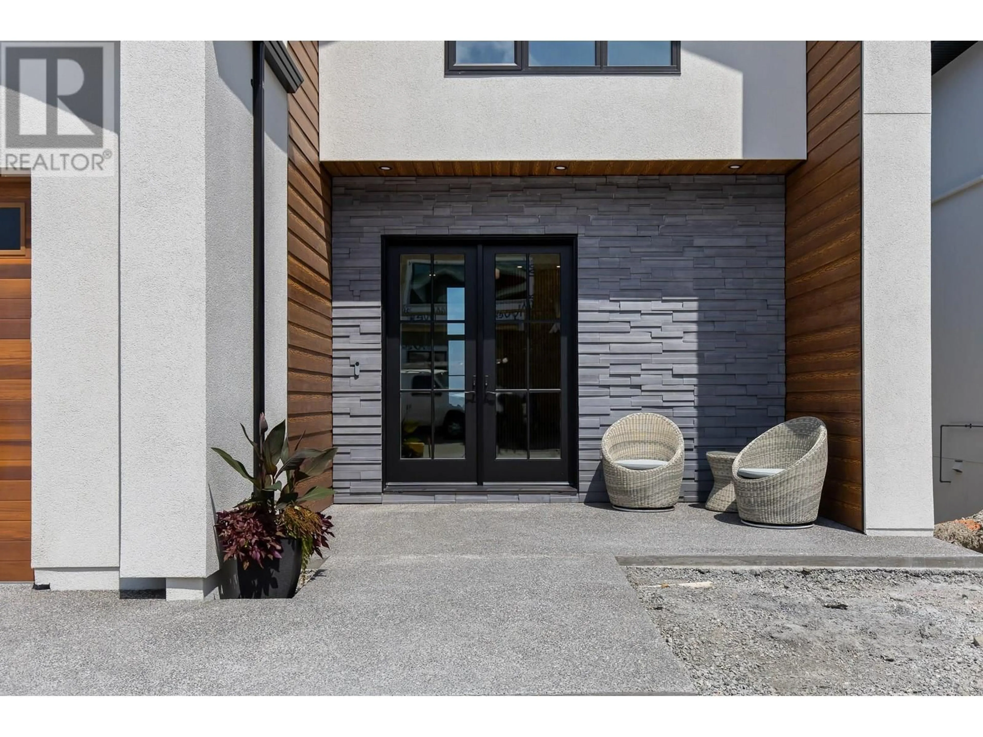 Indoor entryway for 4964 BUCKTAIL LANE, Kelowna British Columbia V1W5L3