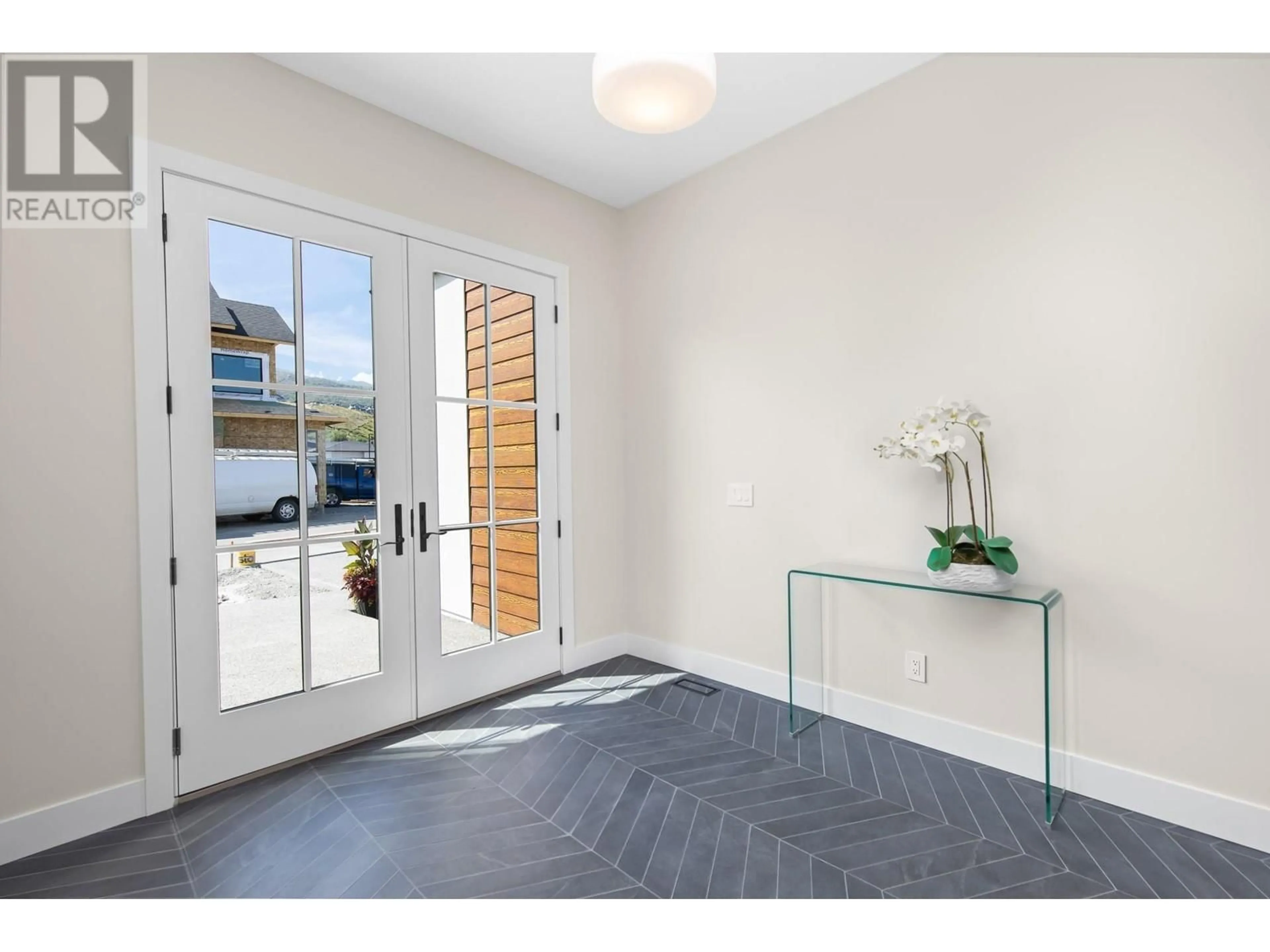 Indoor entryway for 4964 BUCKTAIL LANE, Kelowna British Columbia V1W5L3