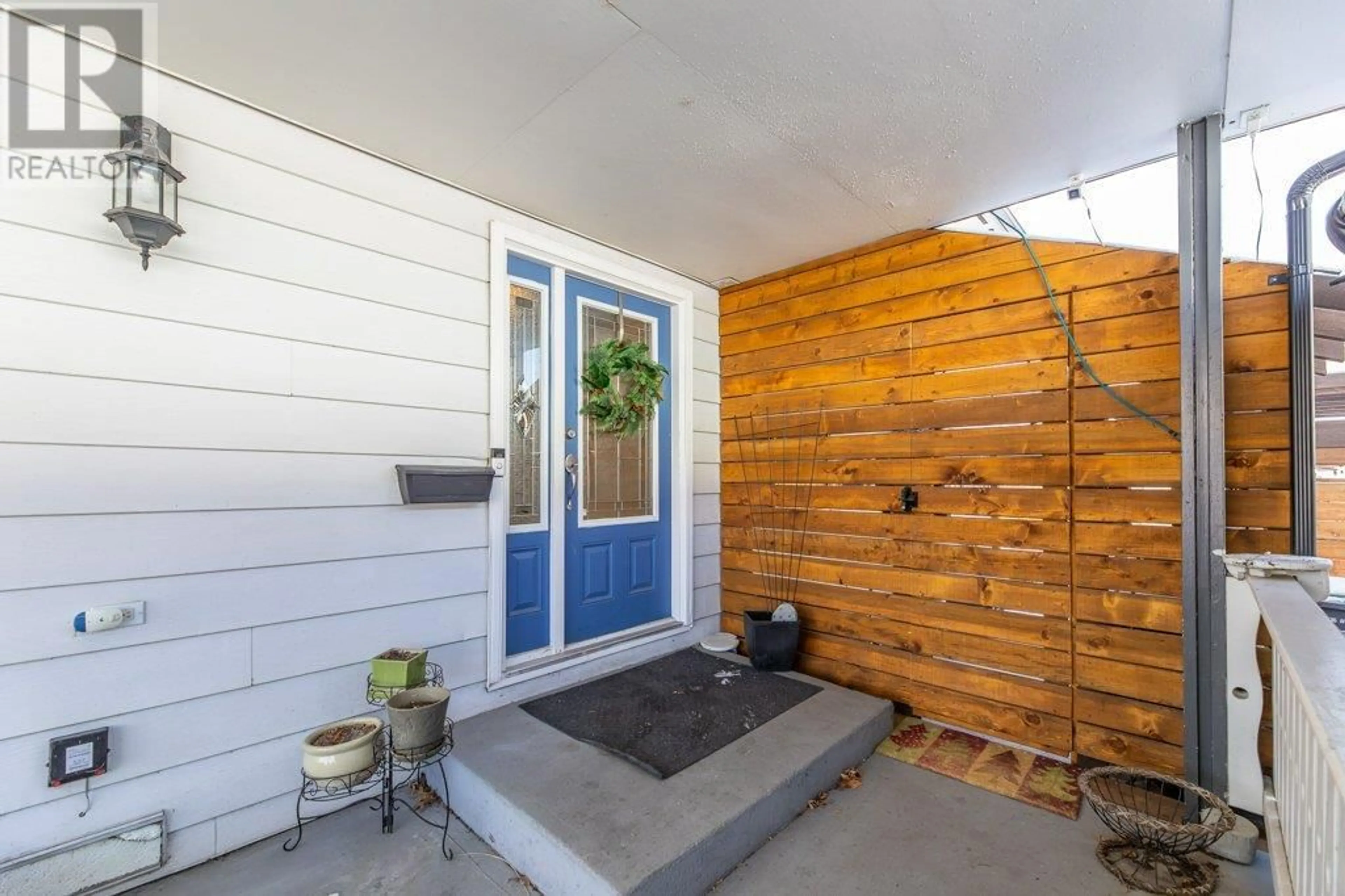 Indoor entryway for 2951 PARIS Street, Penticton British Columbia V2A6X5