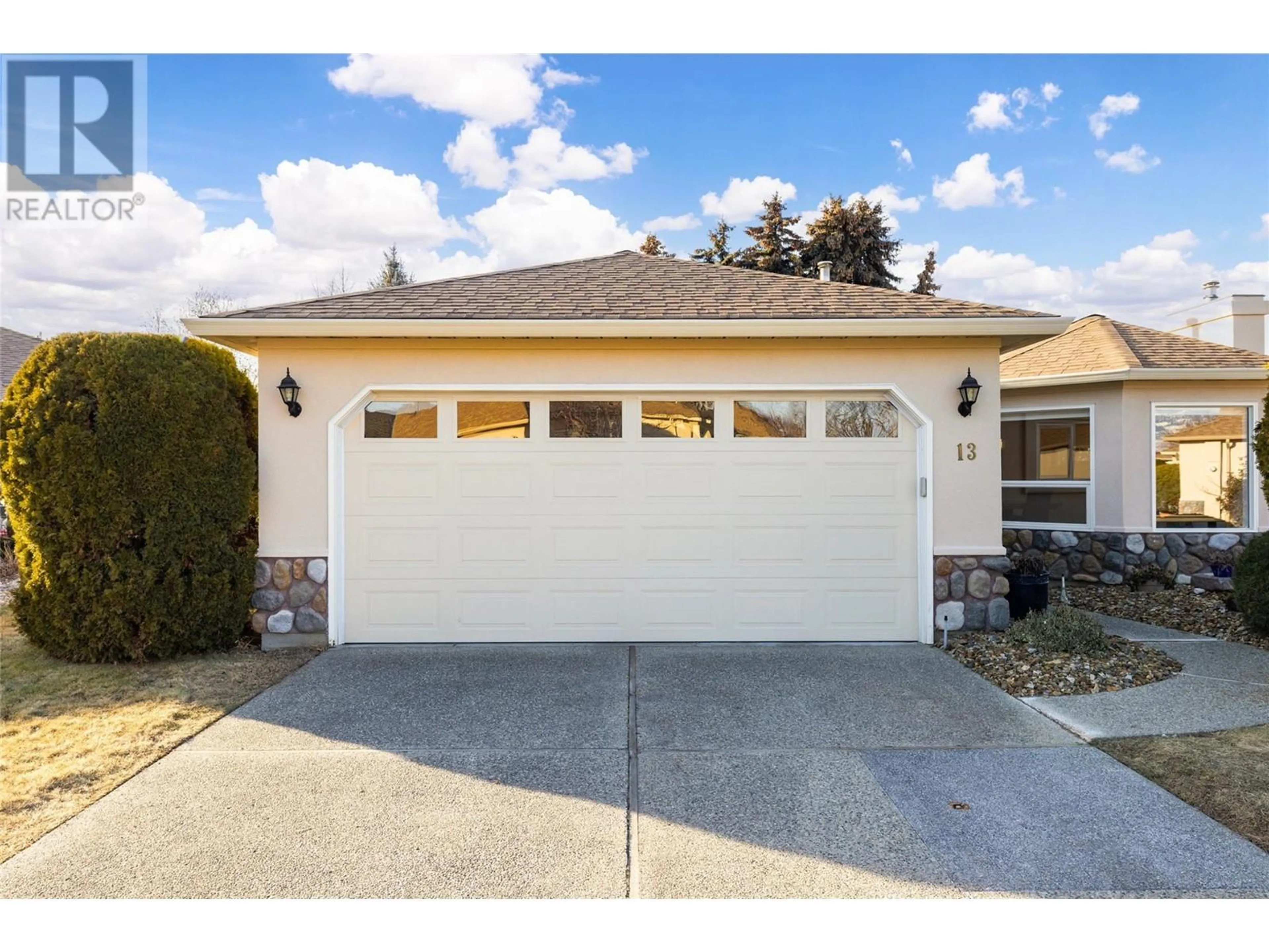 Indoor garage for 13 - 1201 CAMERON AVENUE, Kelowna British Columbia V1Y9H1