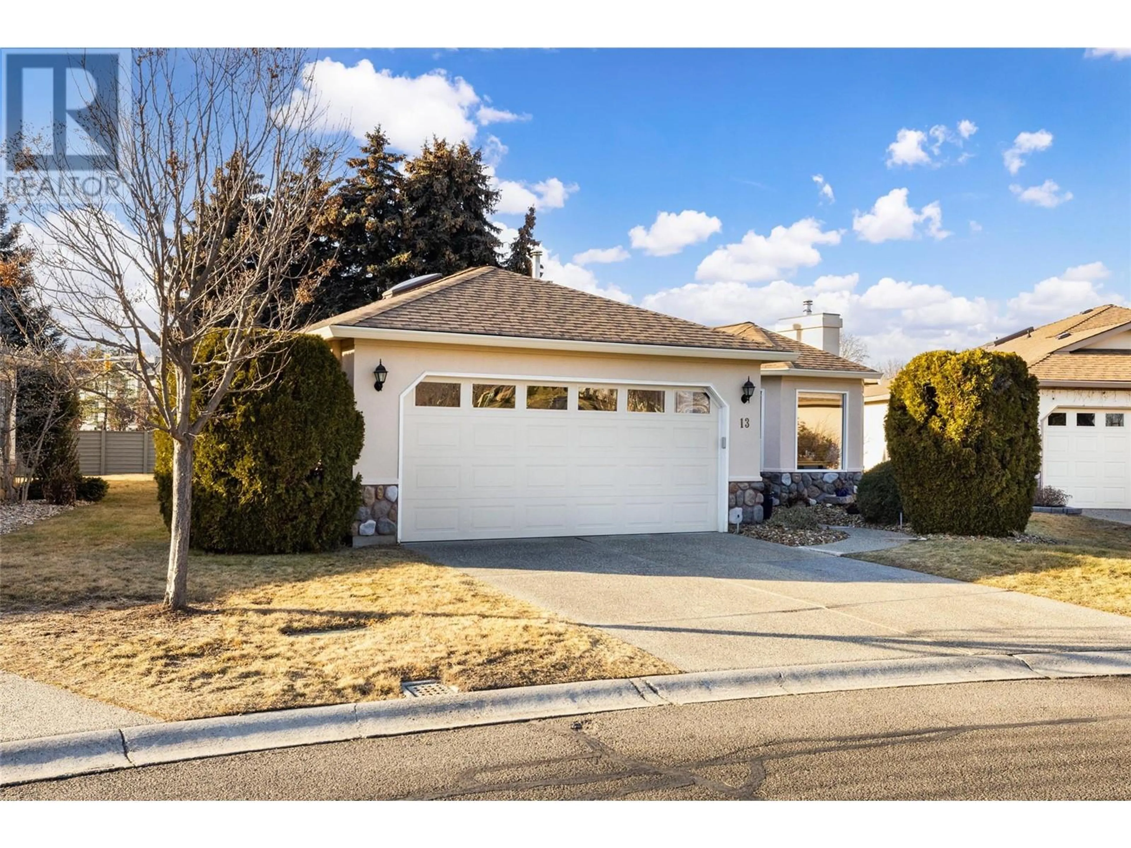 Home with vinyl exterior material, street for 13 - 1201 CAMERON AVENUE, Kelowna British Columbia V1Y9H1