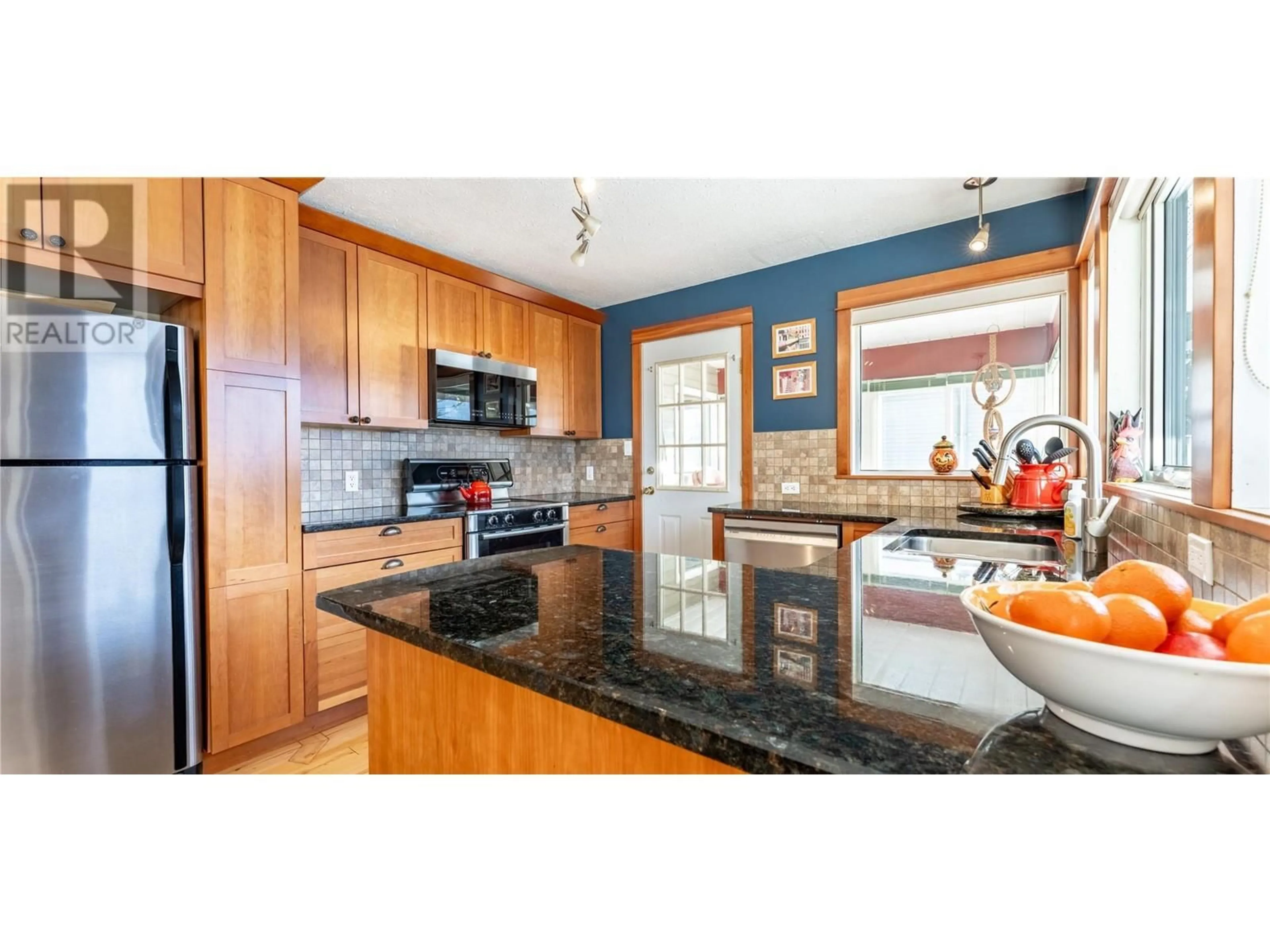 Open concept kitchen, ceramic/tile floor for 12531 LEWIS BAY, Boswell British Columbia V0B1A4