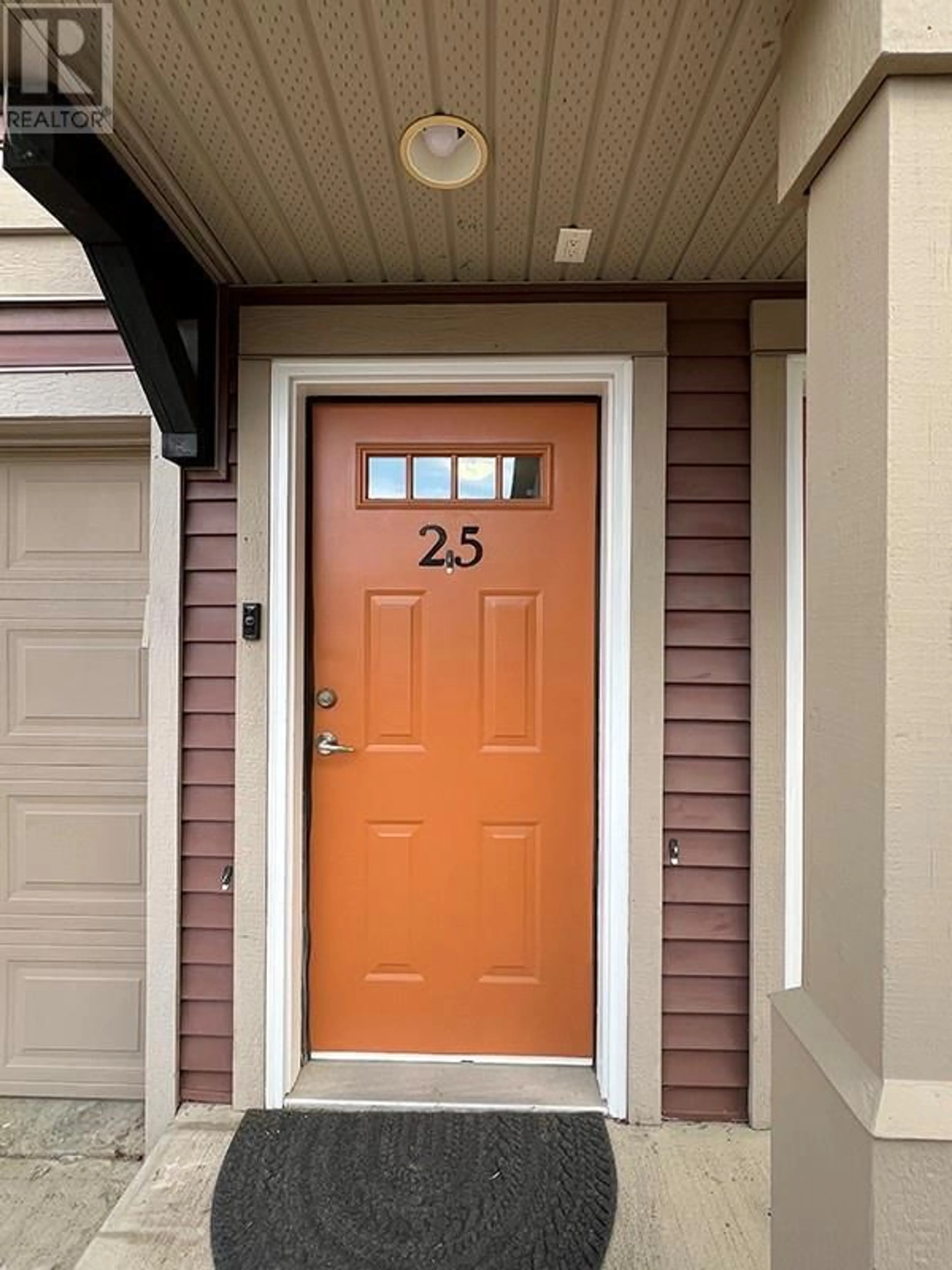 Indoor entryway for 1970 Braeview Place Unit# 25, Kamloops British Columbia V1S1N5