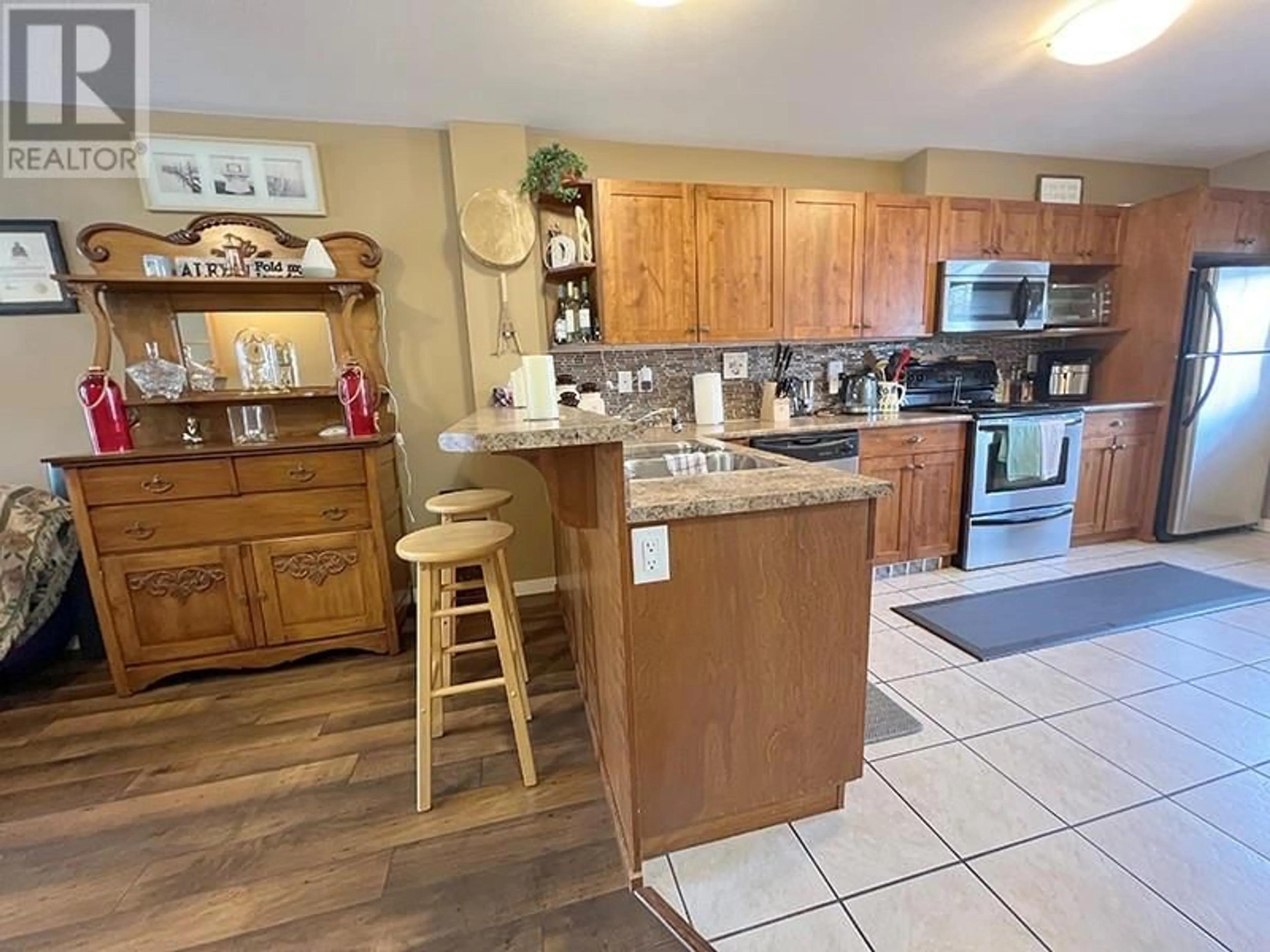 Open concept kitchen, ceramic/tile floor for 1970 Braeview Place Unit# 25, Kamloops British Columbia V1S1N5