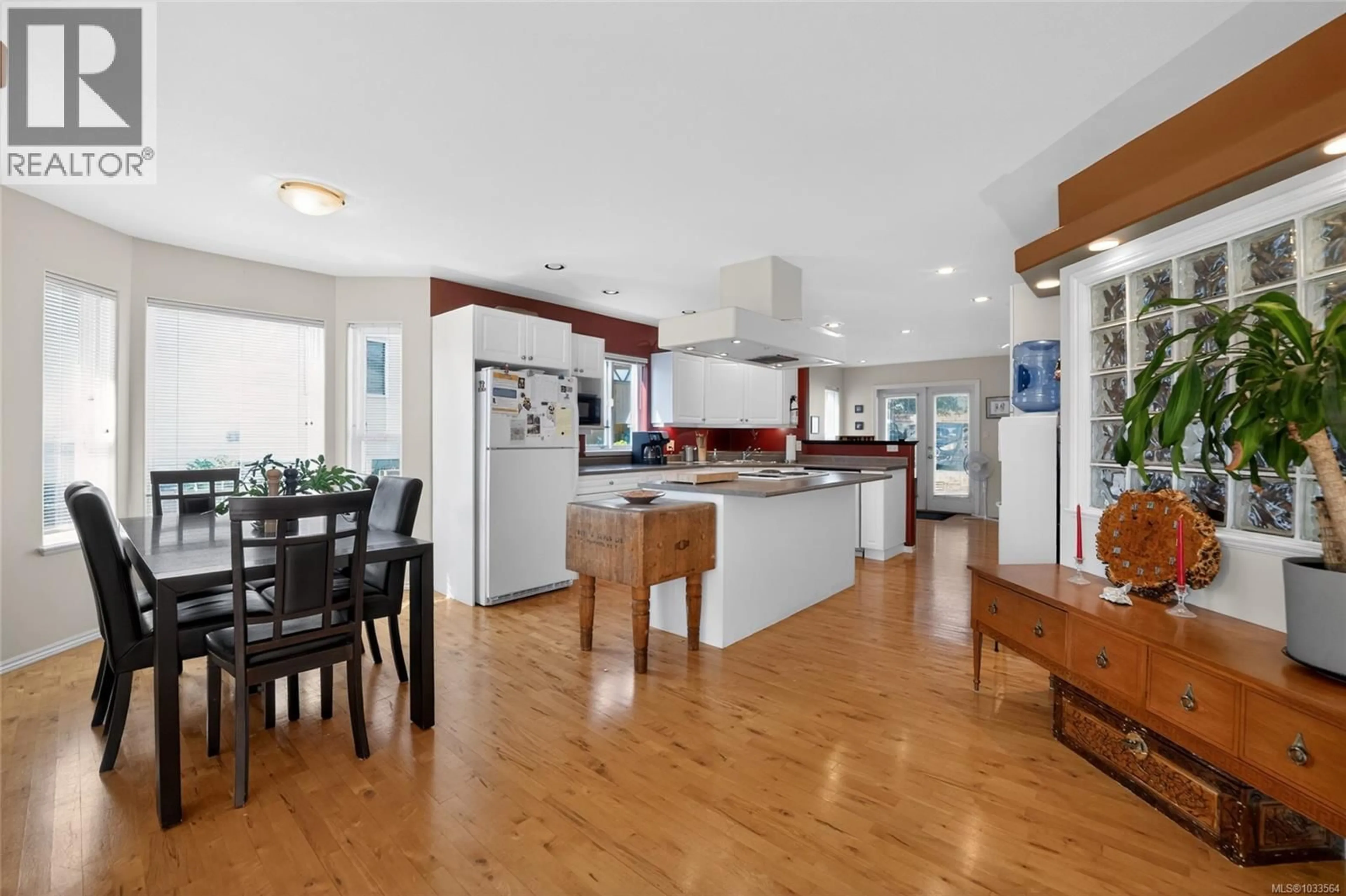 Open concept kitchen, unknown for 8126 MUSGRAVE STREET, Crofton British Columbia V0R1R0