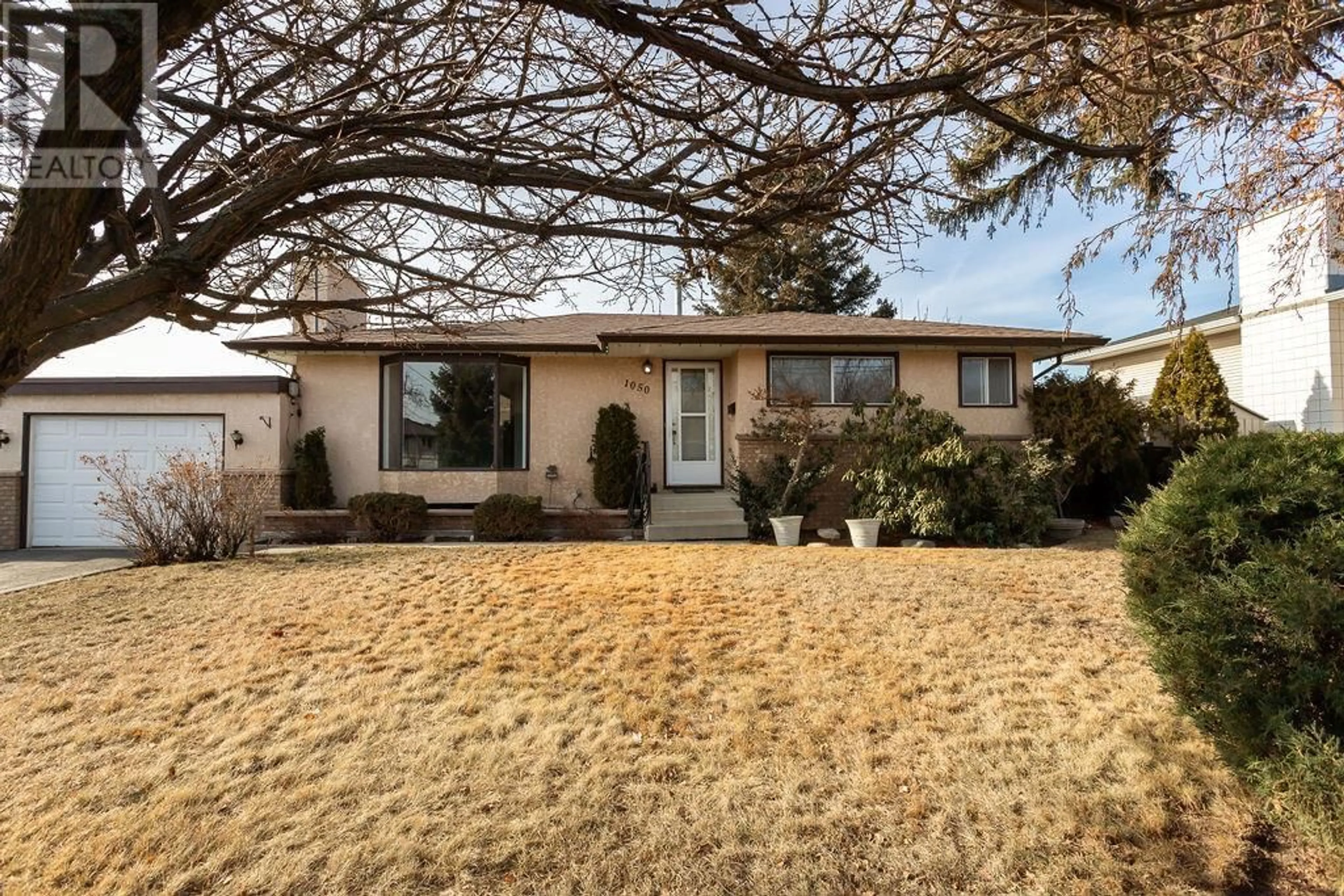 Home with vinyl exterior material, street for 1050 Nicolani Drive, Kamloops British Columbia V2B5B5