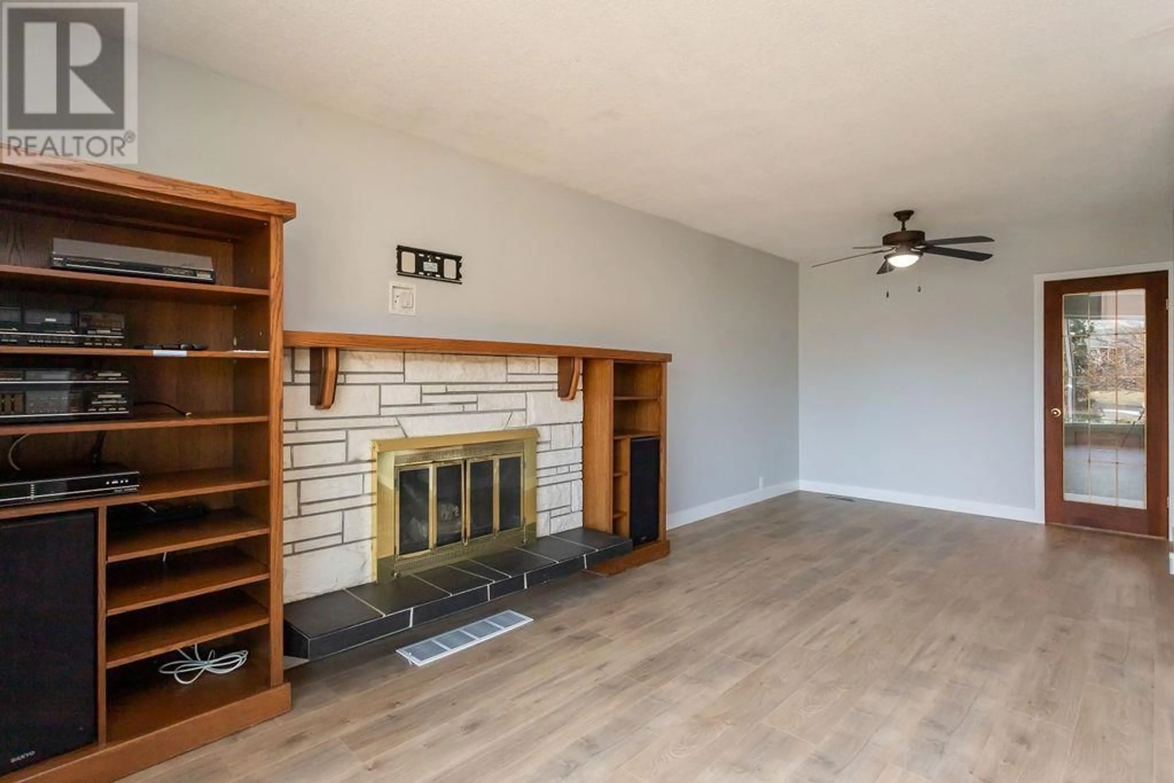 Living room with furniture, wood/laminate floor for 1050 Nicolani Drive, Kamloops British Columbia V2B5B5