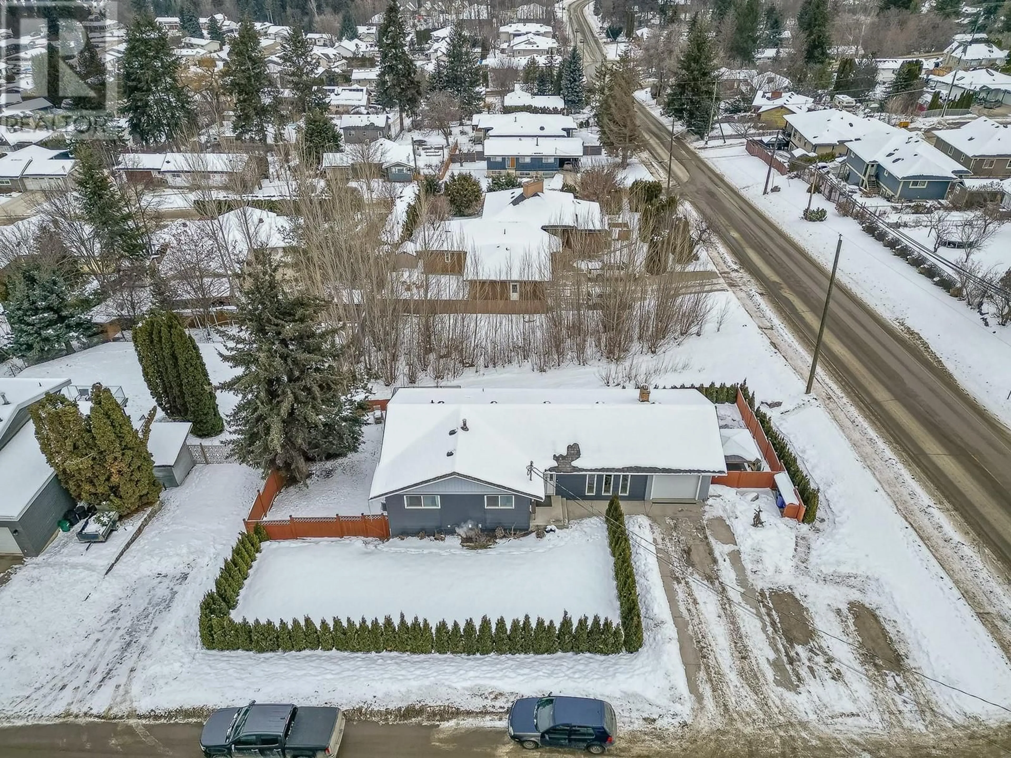 A pic from outside/outdoor area/front of a property/back of a property/a pic from drone, street for 1971 3 Avenue SE, Salmon Arm British Columbia V1E1V2