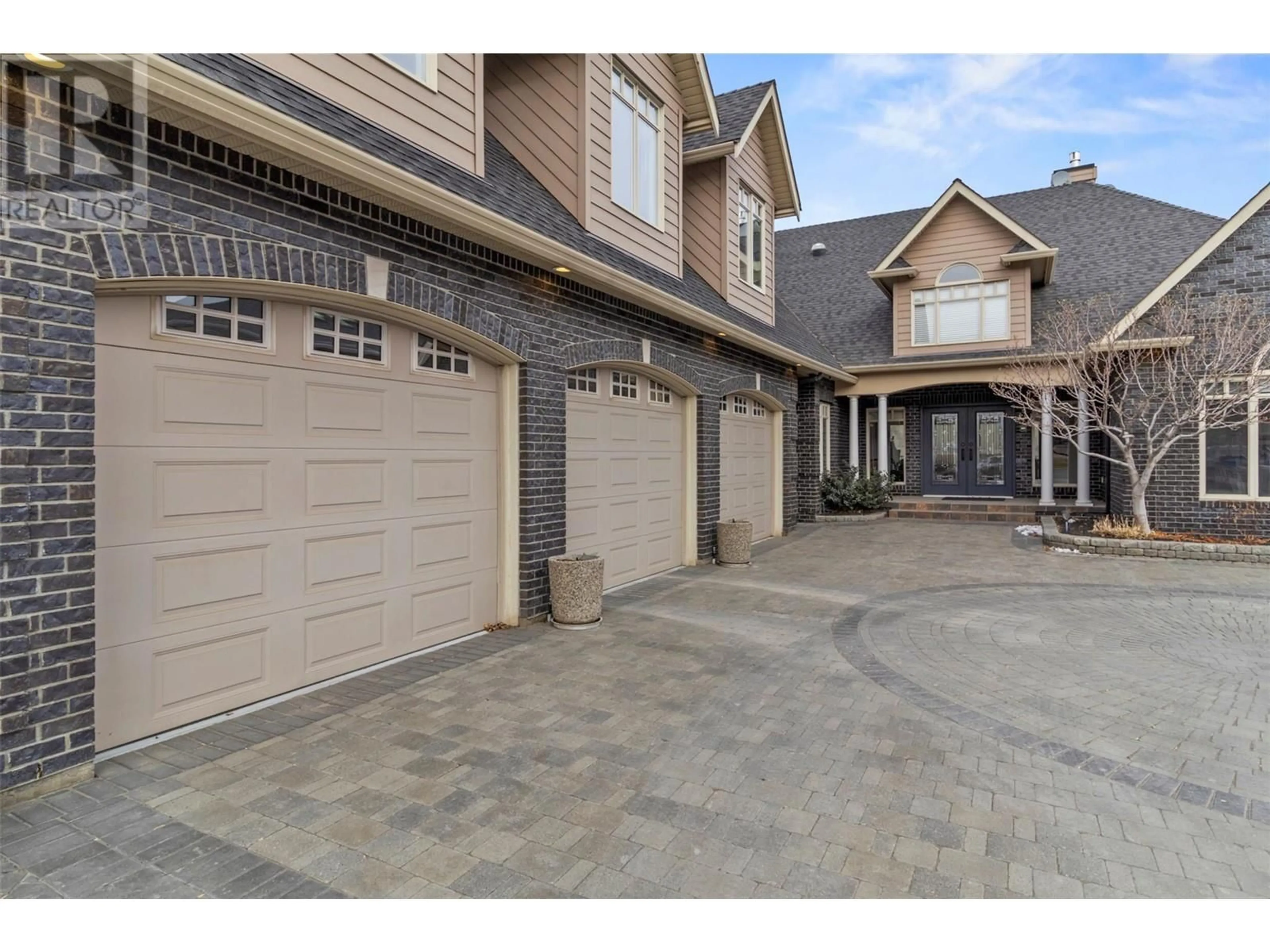 Indoor garage for 1304 RIVER Street, Kamloops British Columbia V2C1Y8