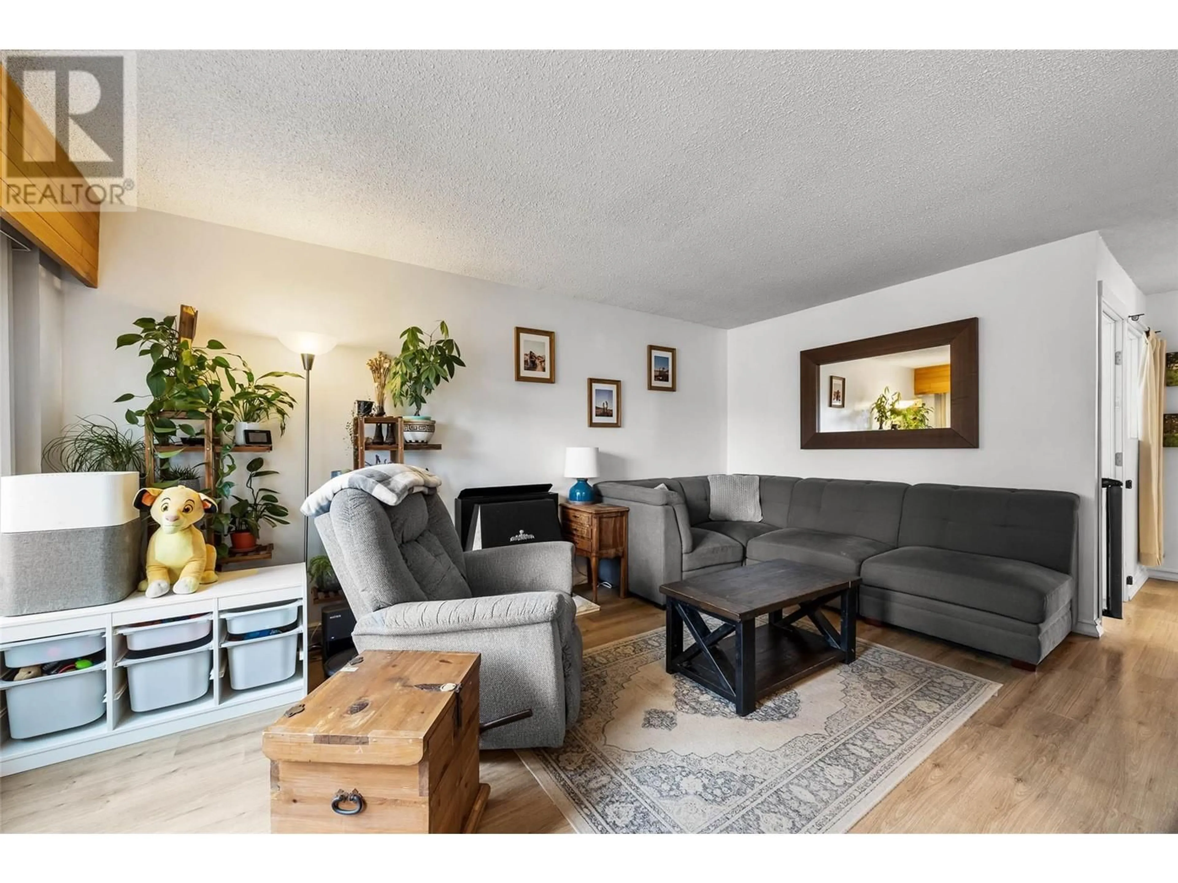 Living room with furniture, unknown for 1613 HAPPYVALE Avenue, Kamloops British Columbia V2B8A3