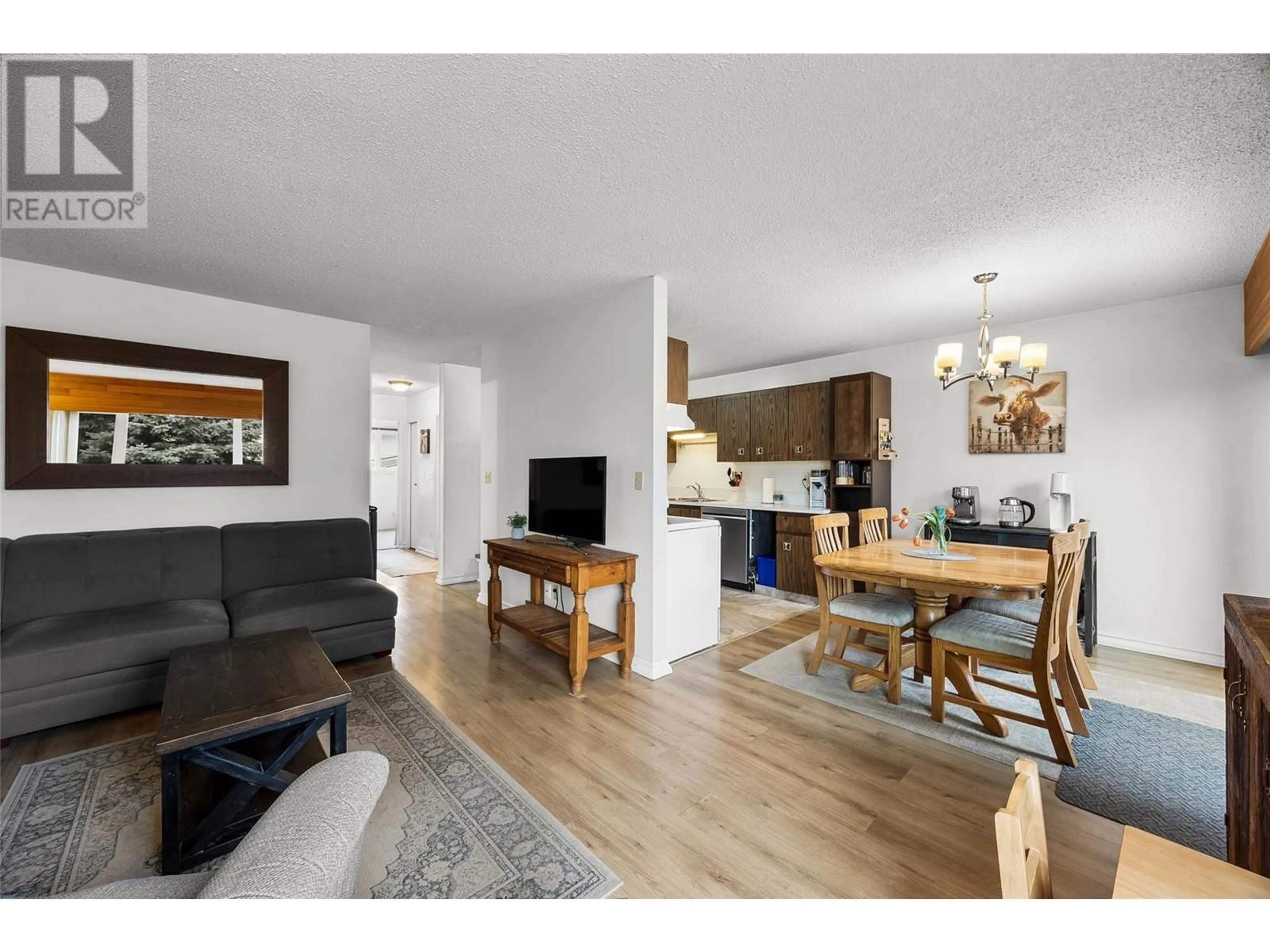 Living room with furniture, wood/laminate floor for 1613 HAPPYVALE Avenue, Kamloops British Columbia V2B8A3