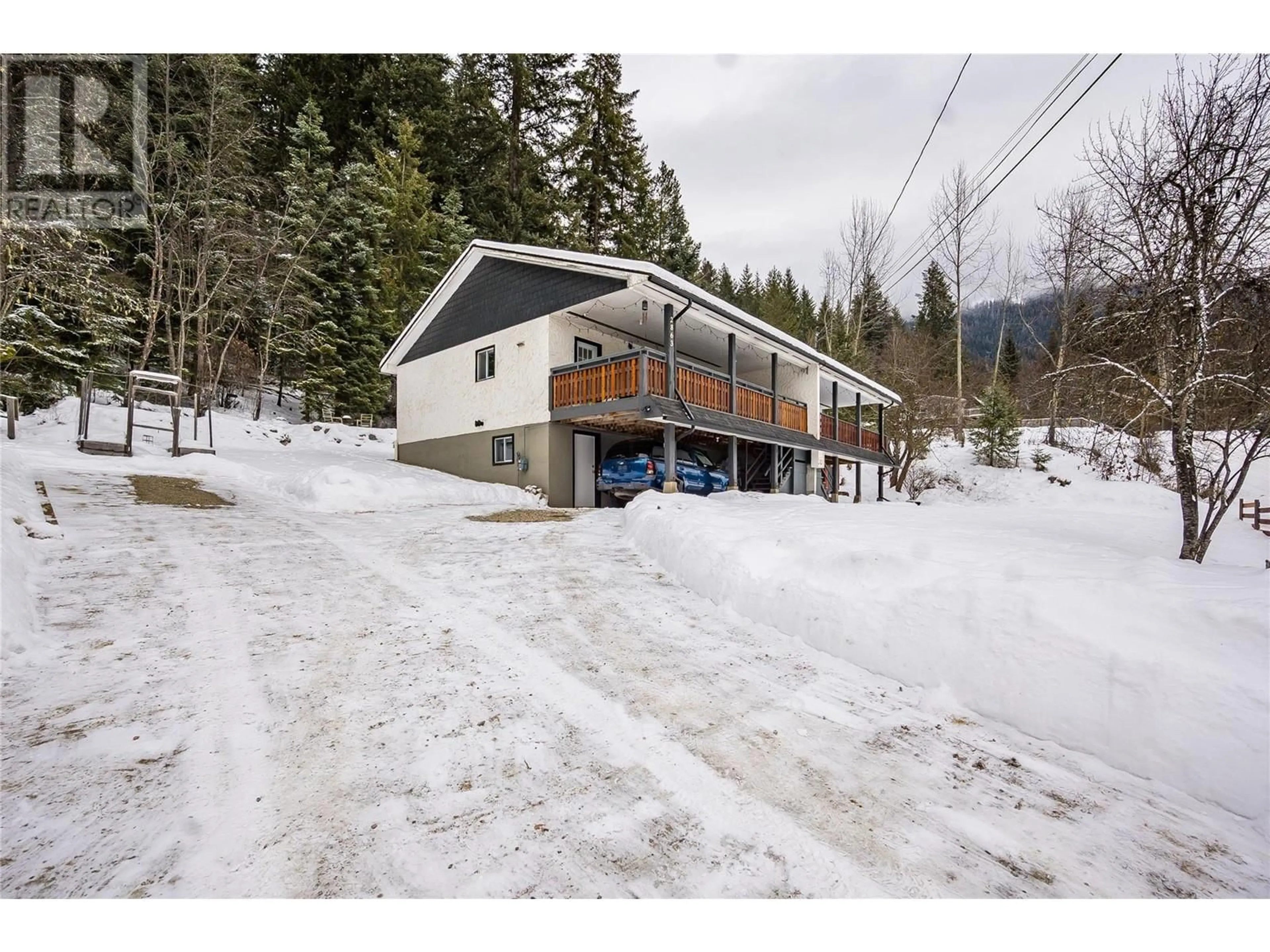 Indoor garage for 2861-2863 Georama Road, Nelson British Columbia V1L6Y7