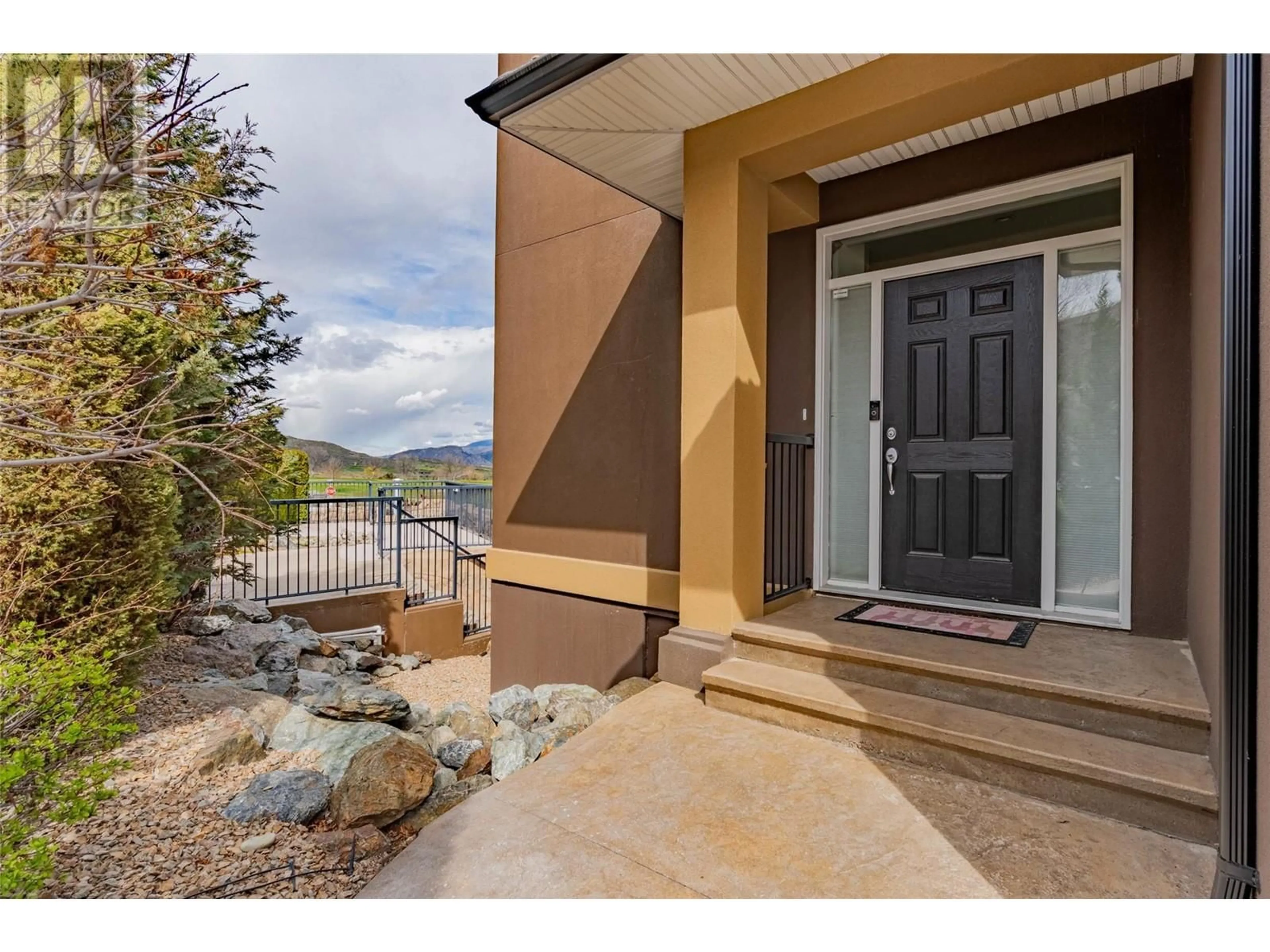 Indoor entryway for 4215 PEBBLE BEACH Drive, Osoyoos British Columbia V0H1V3