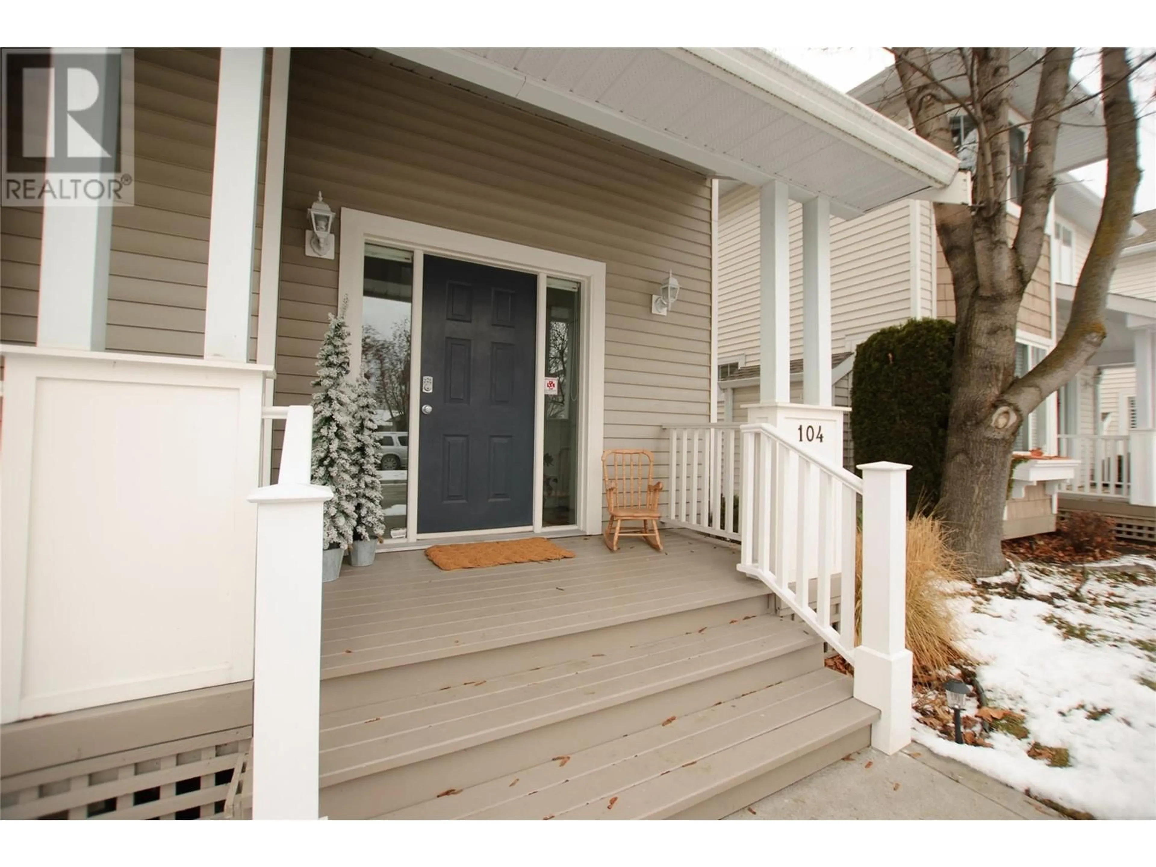 Indoor entryway for 665 Cook Road Unit# 104, Kelowna British Columbia V1W4T4