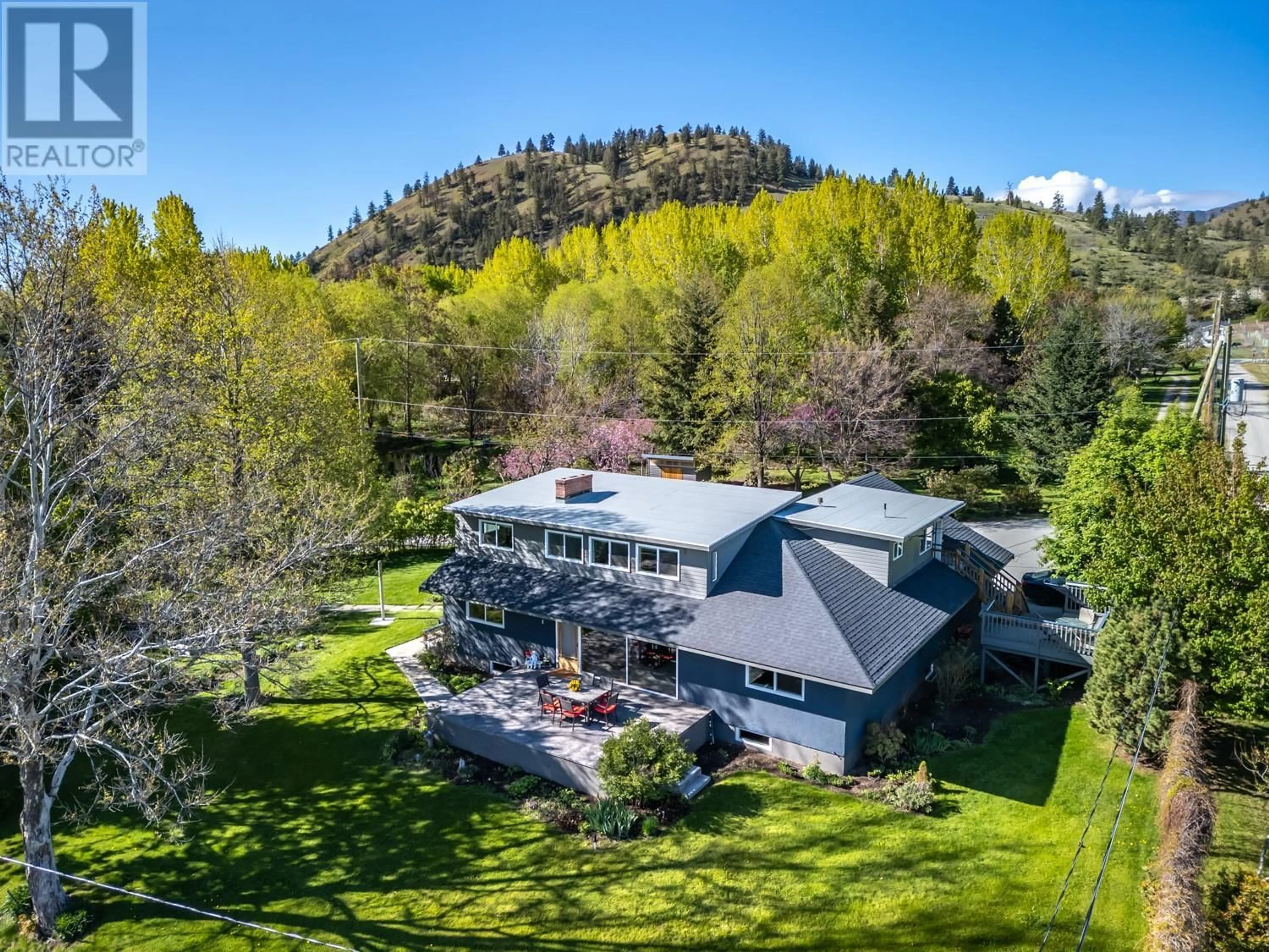 A pic from outside/outdoor area/front of a property/back of a property/a pic from drone, mountain view for 313 Linden Avenue, Kaleden British Columbia V0H1K0