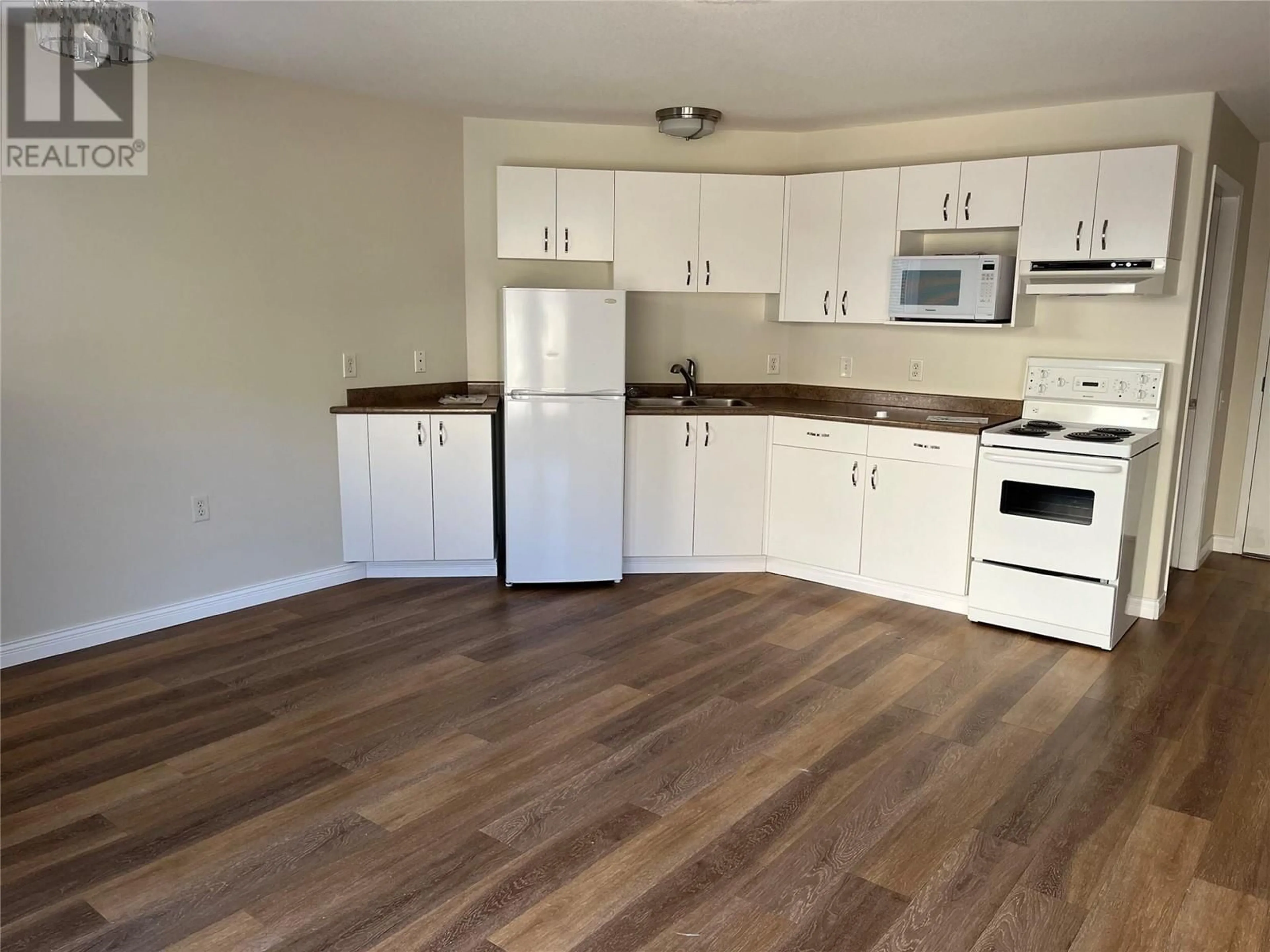 Standard kitchen, wood/laminate floor for 3011 Gateby Place Unit# 321, Vernon British Columbia V1T9S4