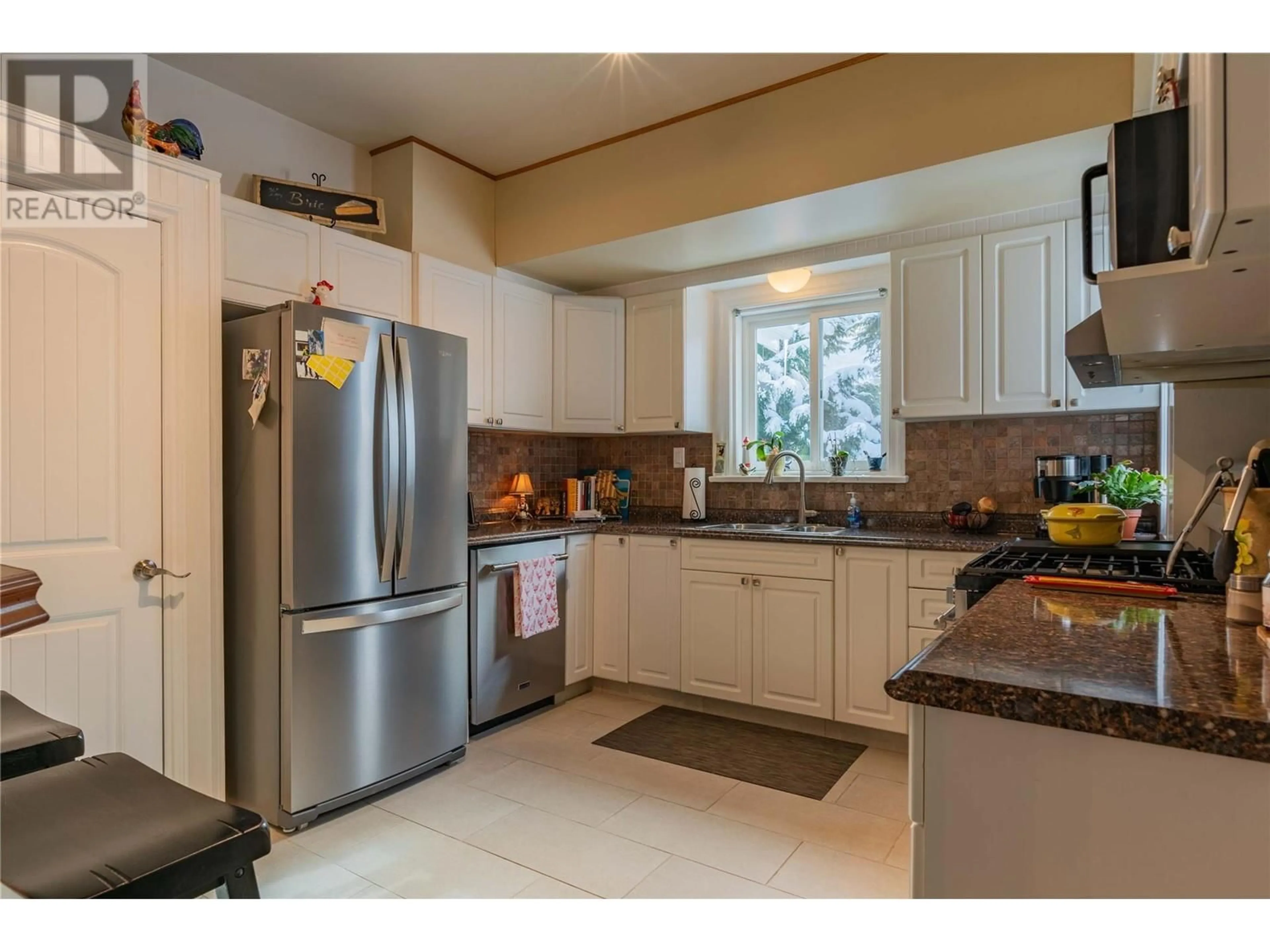 Open concept kitchen, ceramic/tile floor for 107 RITCHIE AVENUE, Trail British Columbia V1R1G8