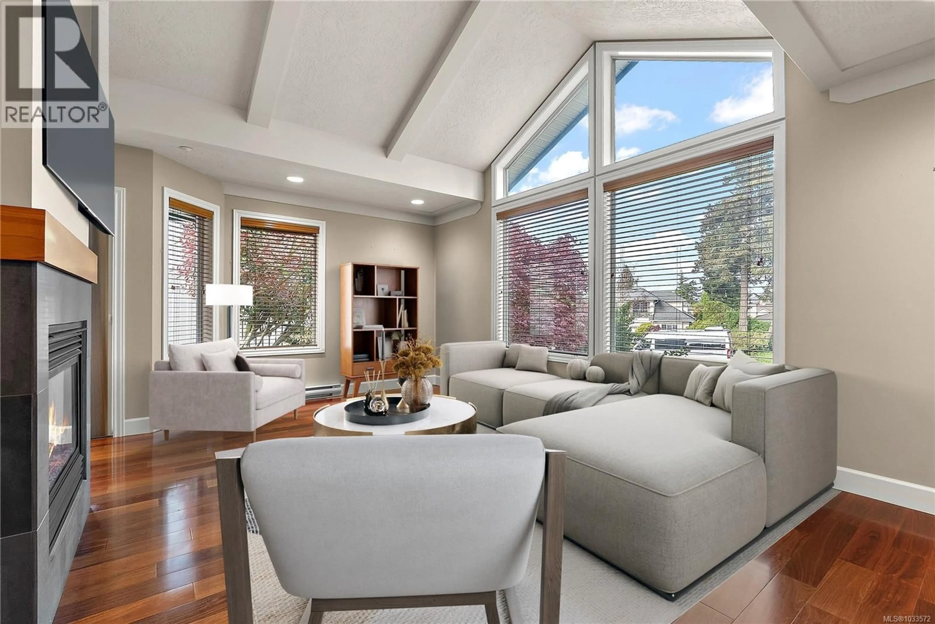 Living room with furniture, unknown for 1 - 9675 FIRST STREET, Sidney British Columbia V8L3C8