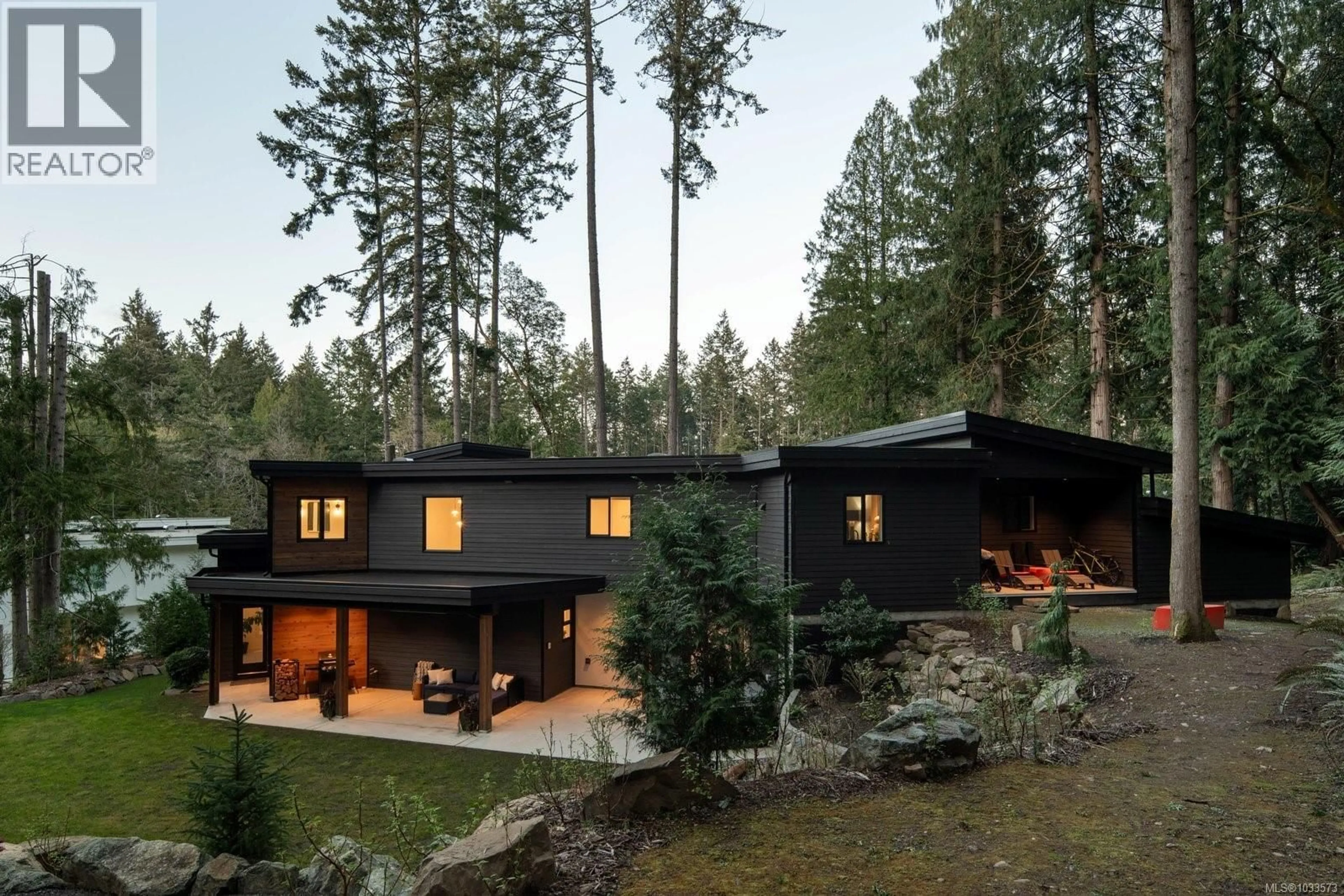 Home with vinyl exterior material, unknown for 1535 EAGLE WAY, North Saanich British Columbia V8L5S3