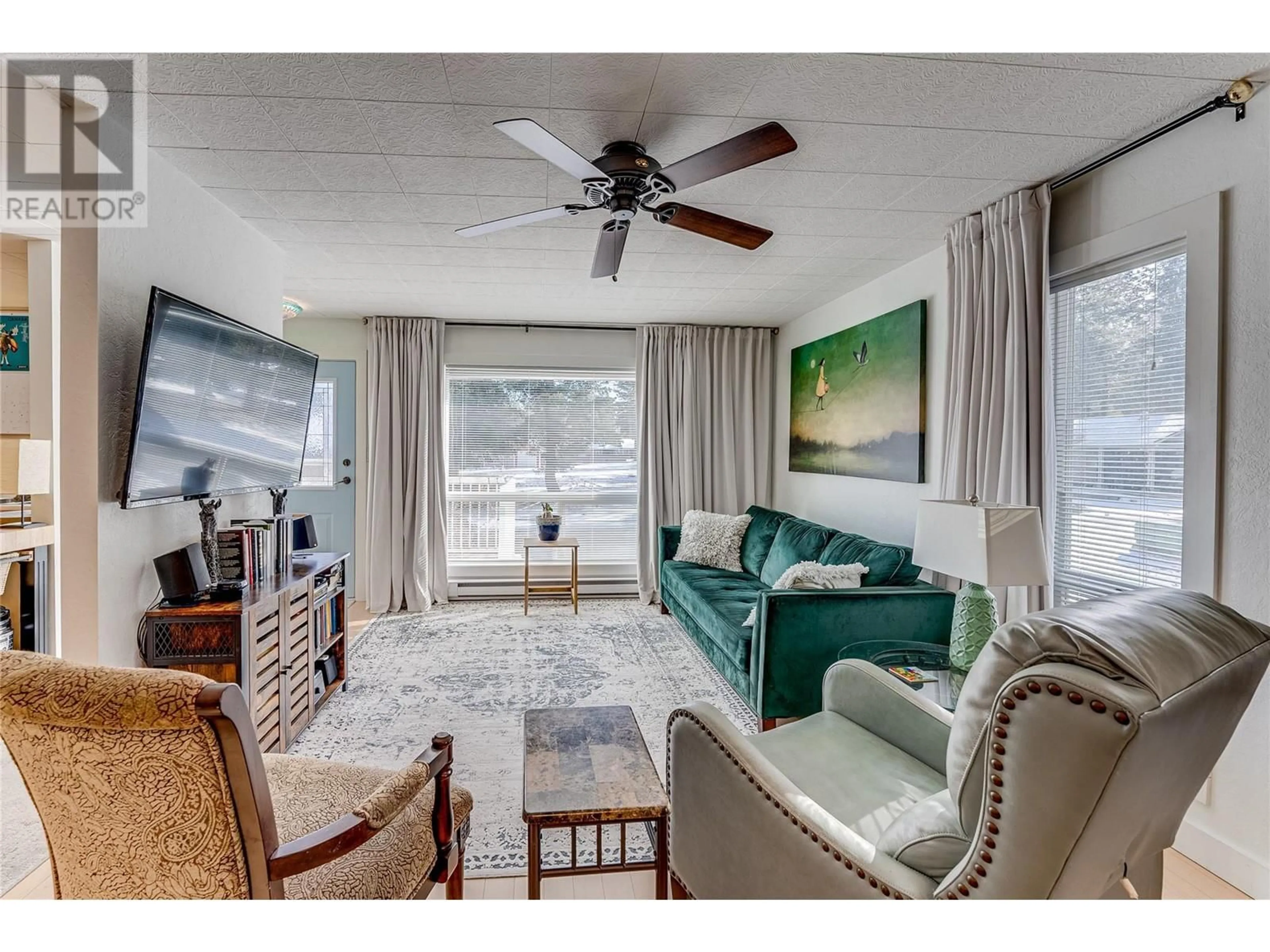 Living room with furniture, unknown for 409 HUMMINGBIRD AVENUE, Vernon British Columbia V1H2A1