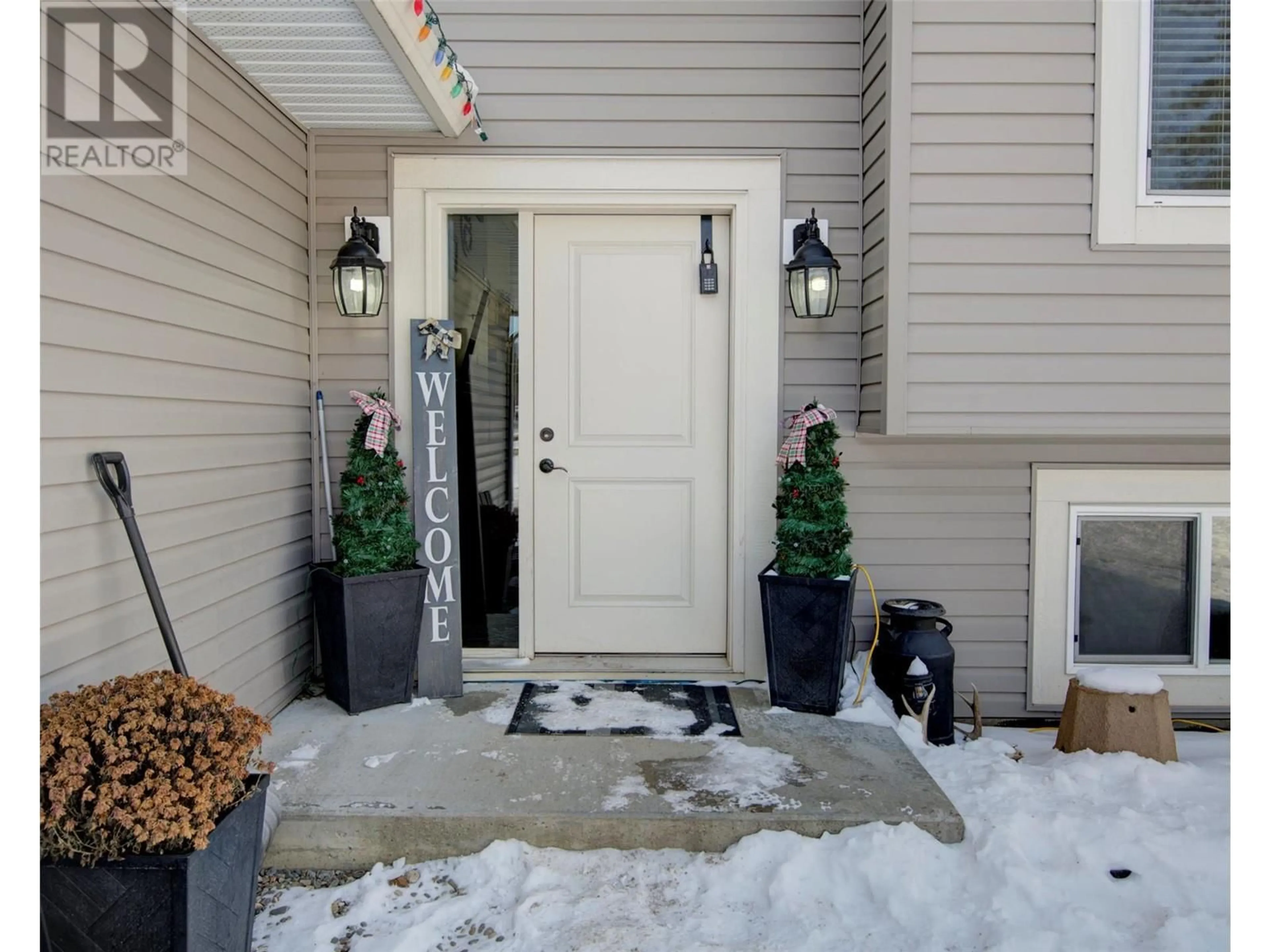 Indoor entryway for 5762 Tuktakamin Road, Falkland British Columbia V0E1W0