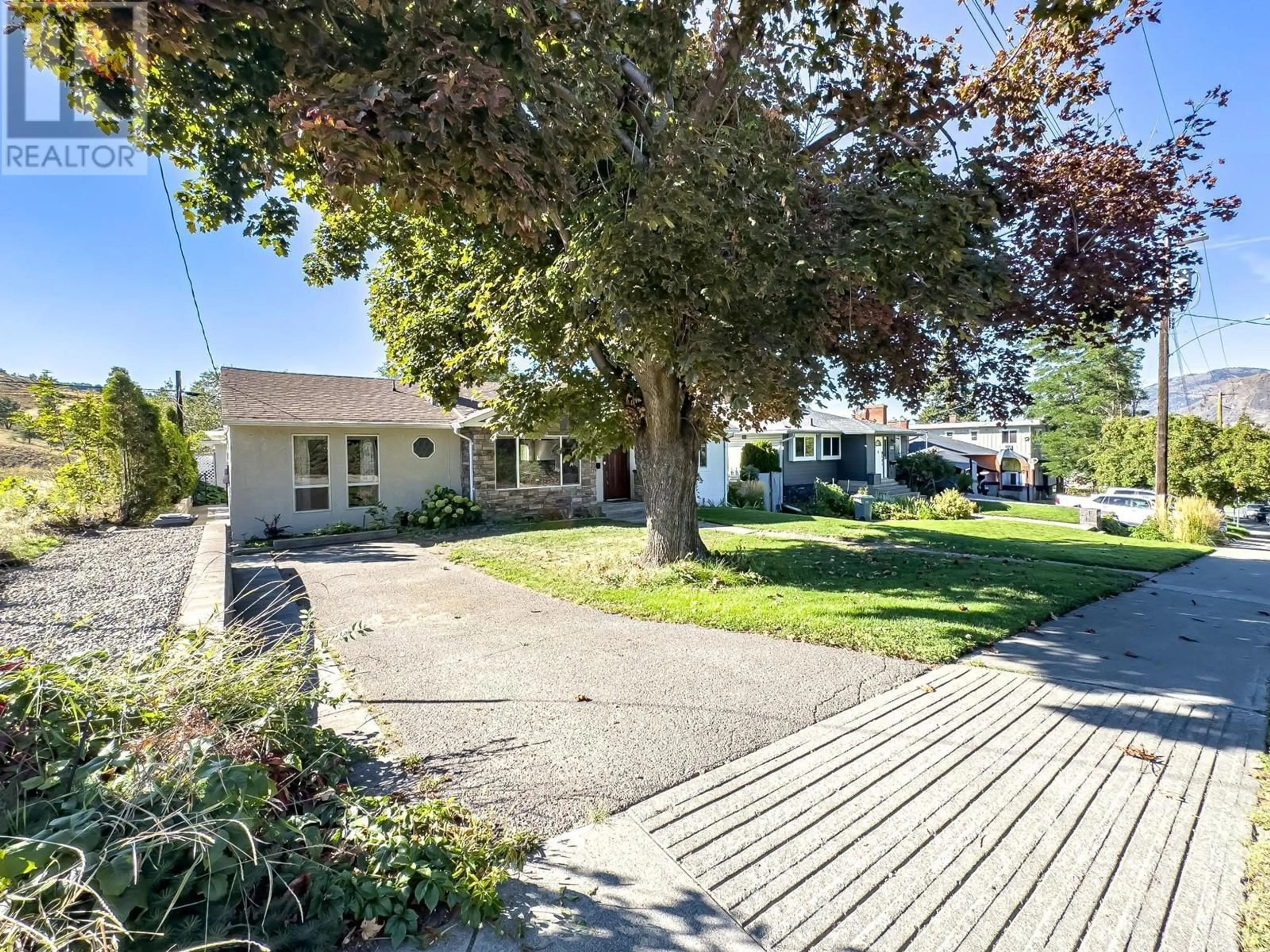 A pic from outside/outdoor area/front of a property/back of a property/a pic from drone, street for 1376 6TH Avenue, Kamloops British Columbia V2C3S4