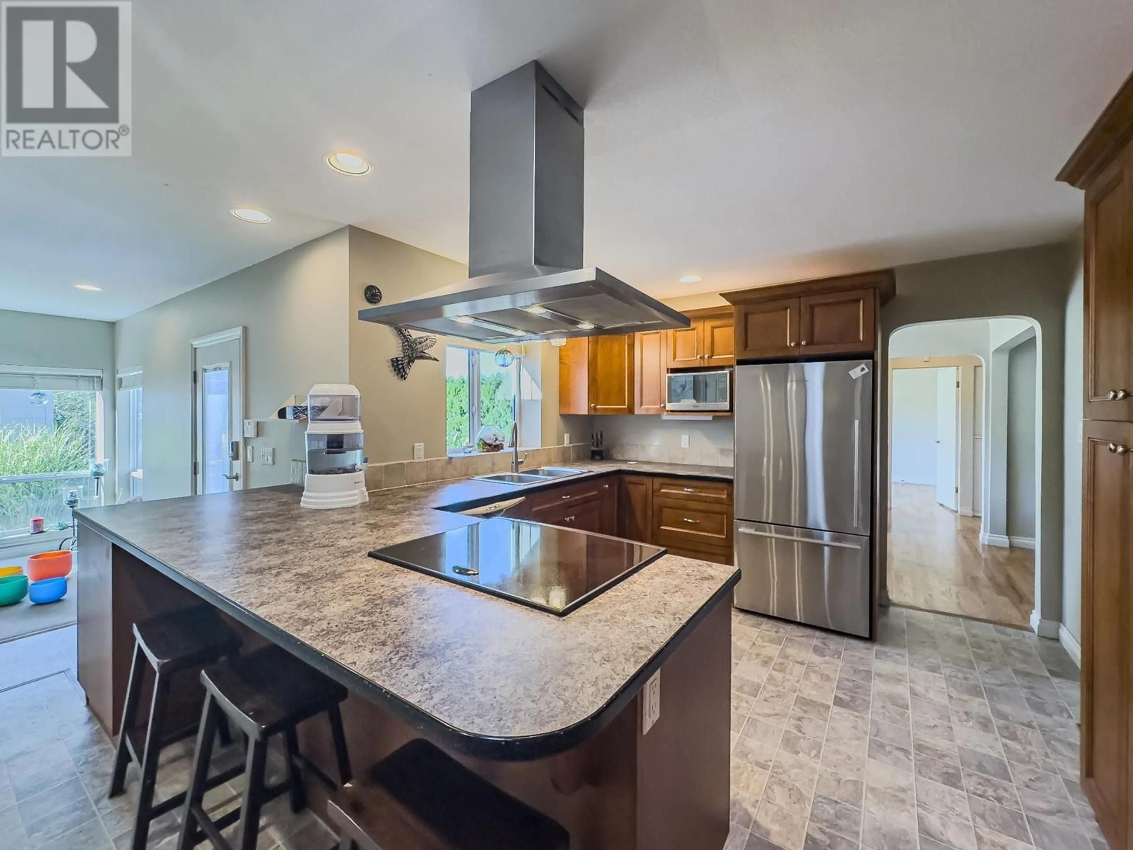 Open concept kitchen, ceramic/tile floor for 1376 6TH Avenue, Kamloops British Columbia V2C3S4