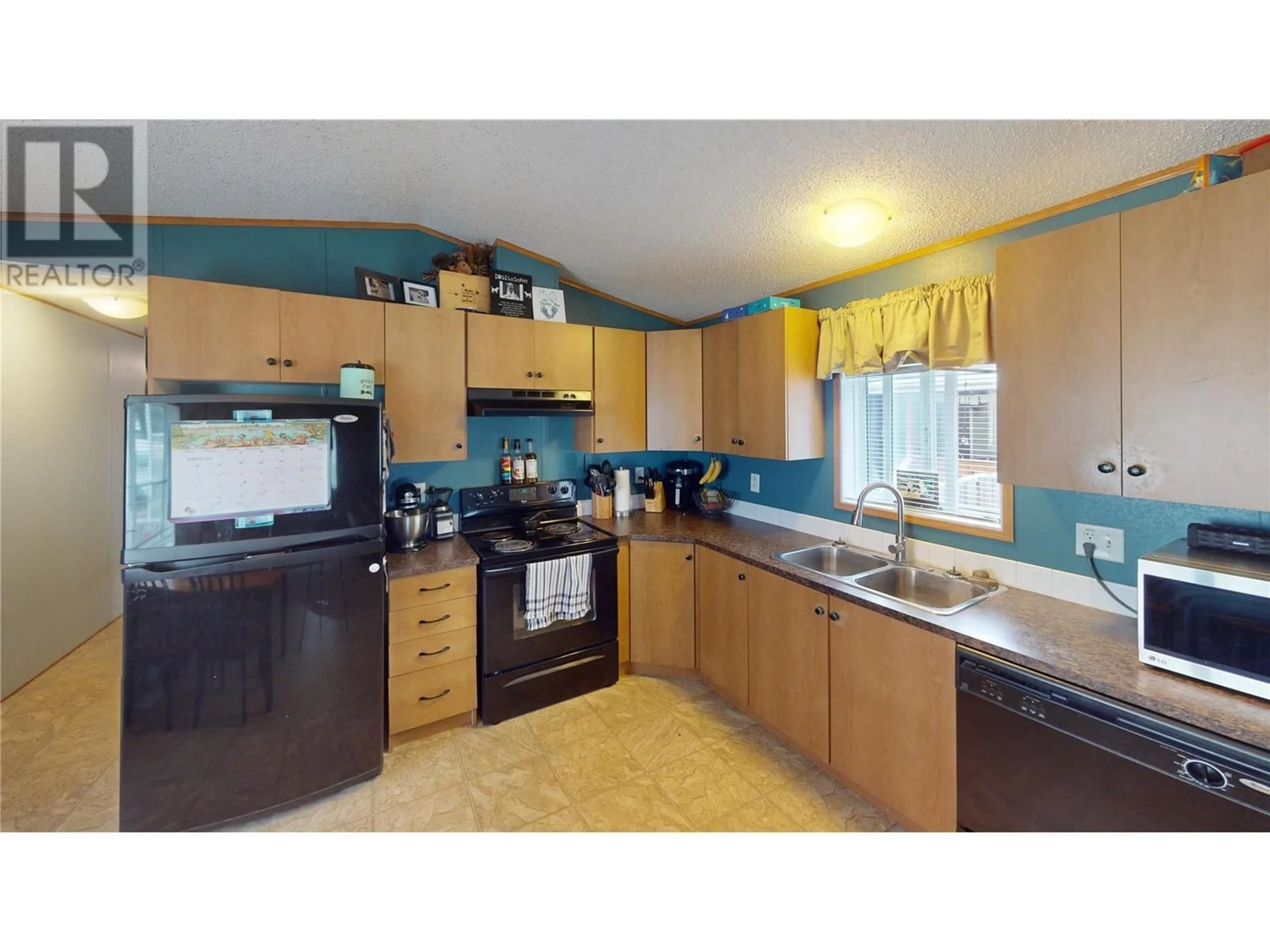 Standard kitchen, unknown for 1400 12TH Street Unit# 20, Golden British Columbia V0A1H1