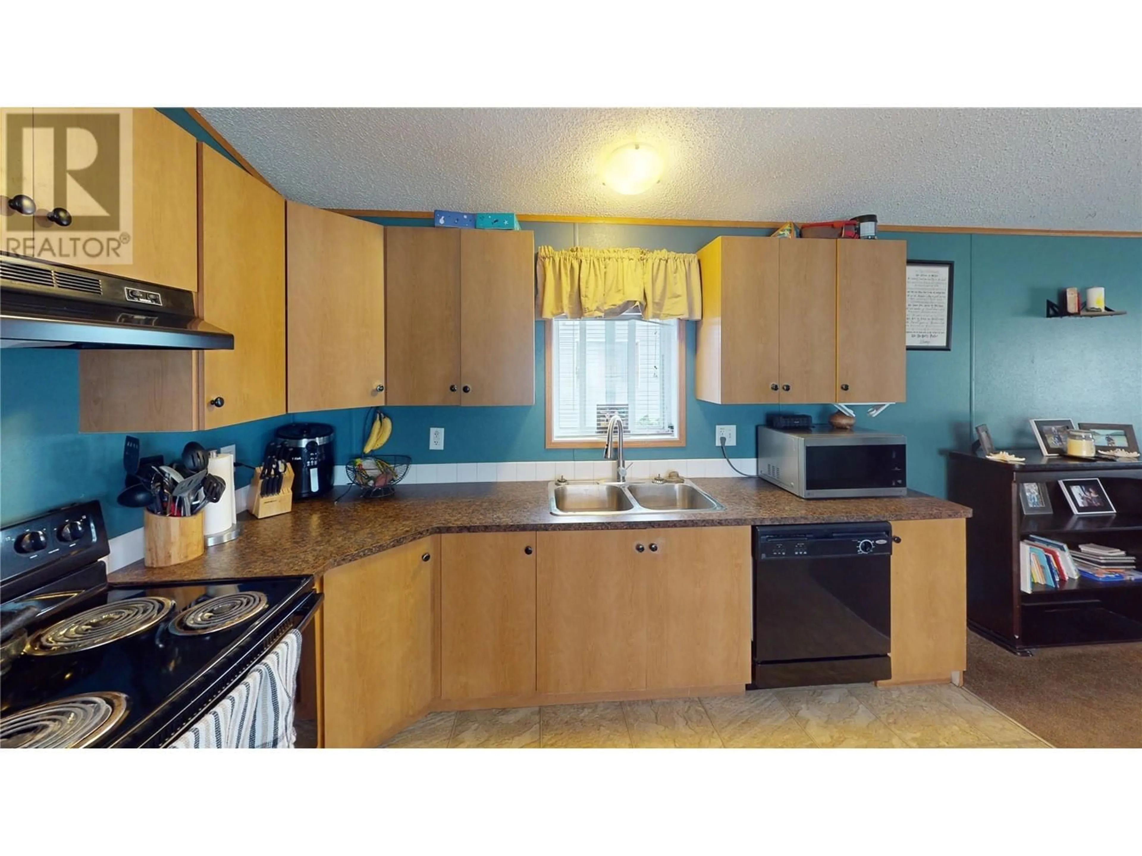 Standard kitchen, unknown for 1400 12TH Street Unit# 20, Golden British Columbia V0A1H1