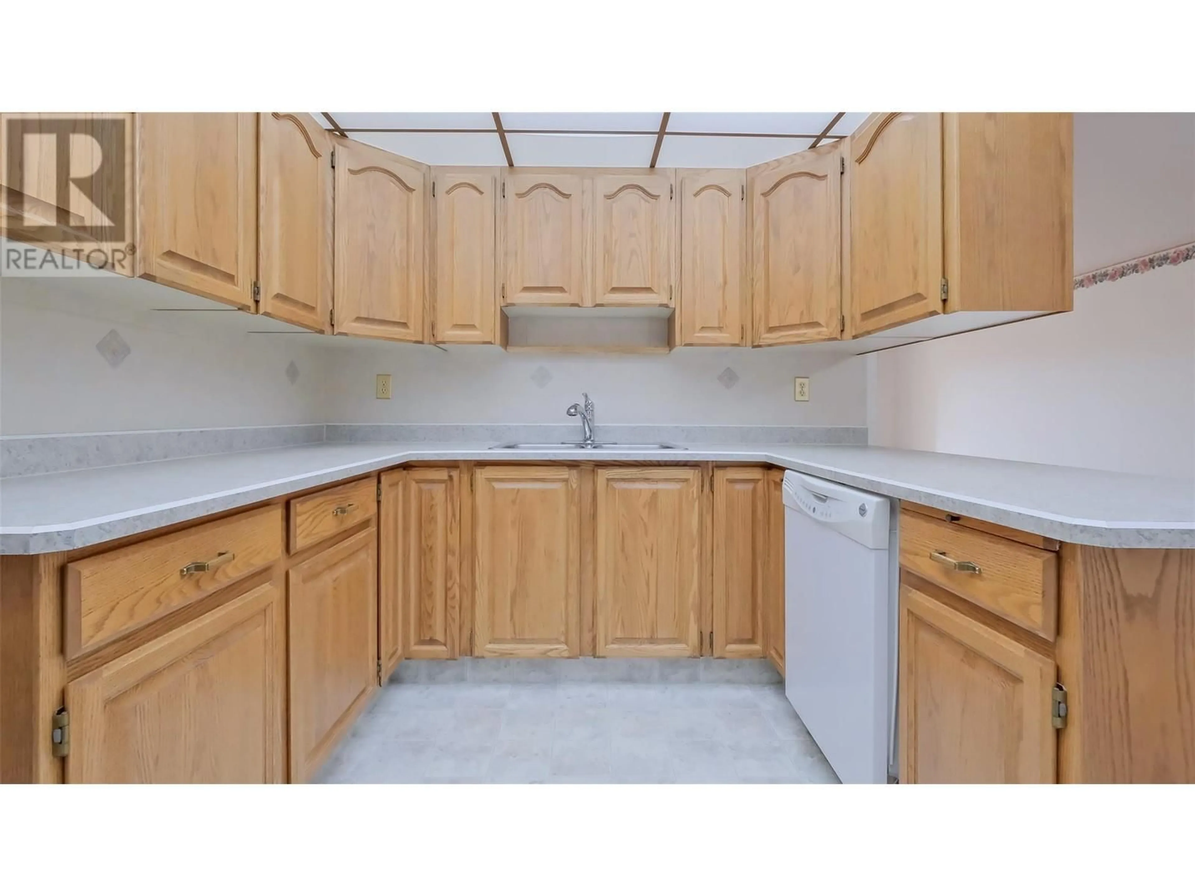 Standard kitchen, unknown for 2110 Hoy Street Unit# 105, Kelowna British Columbia V1Y8T4