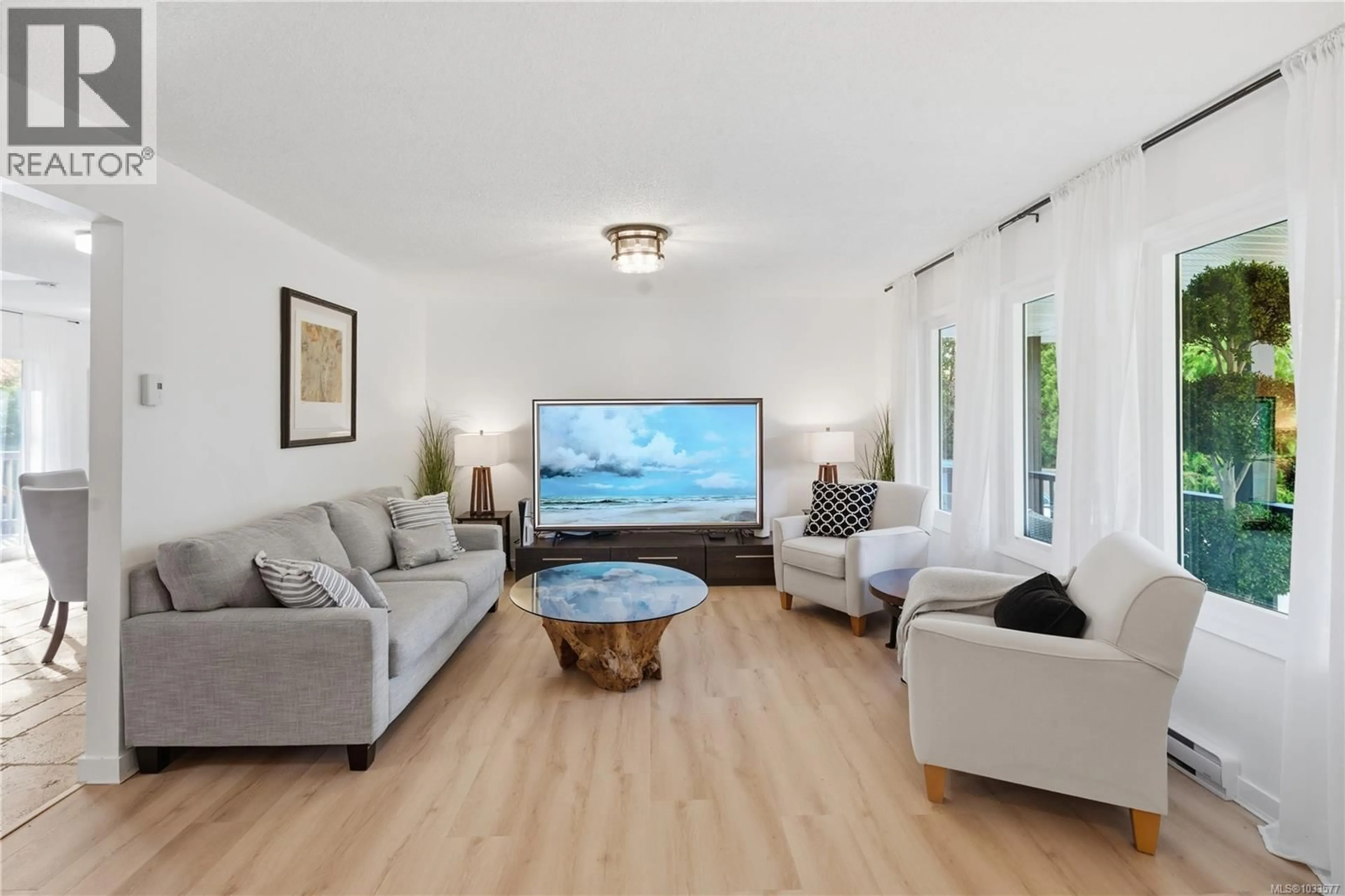 Living room with furniture, wood/laminate floor for 1025 MAPLE LANE DRIVE, Parksville British Columbia V9P1T3