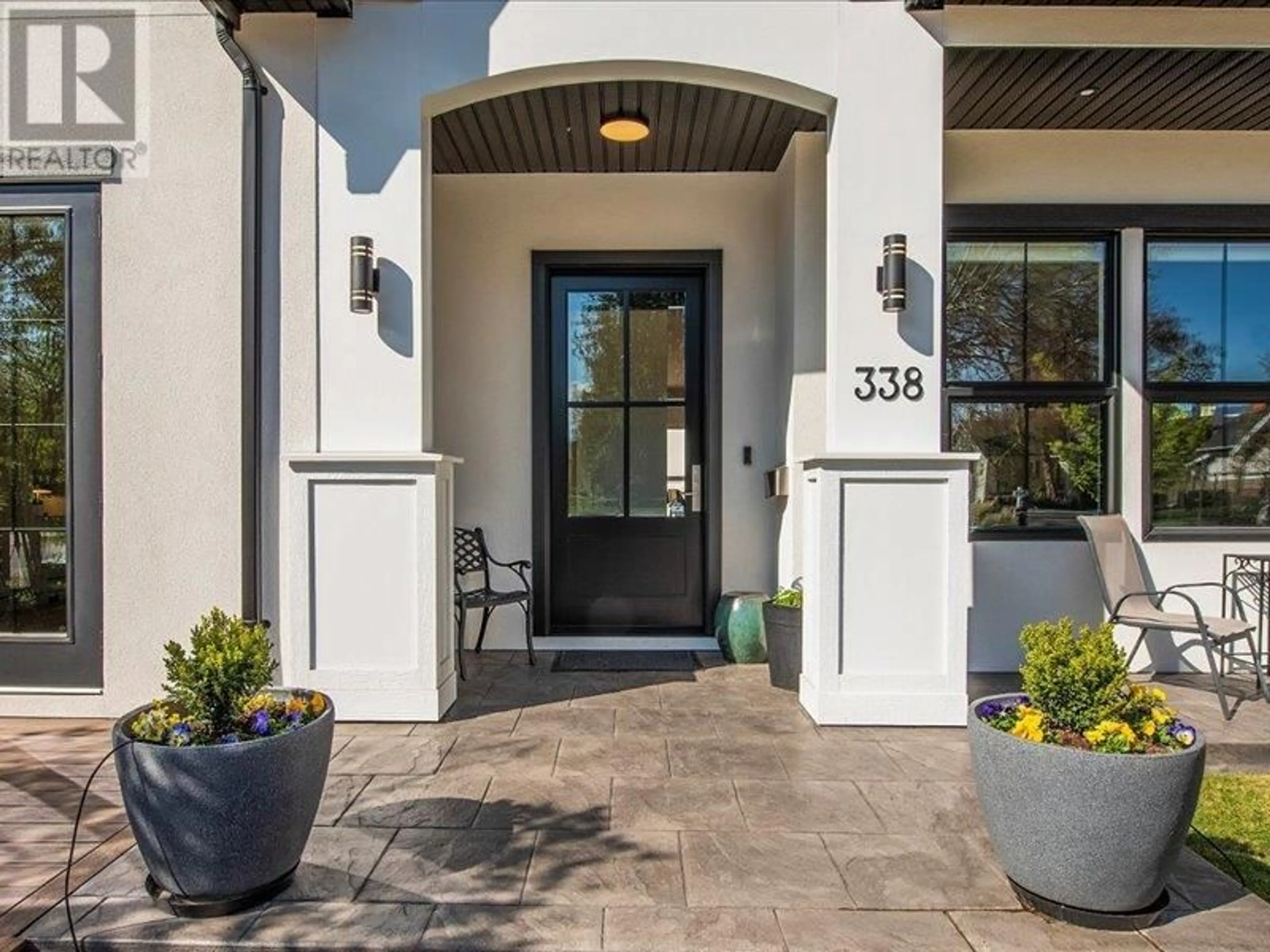 Indoor entryway for 338 CADDER AVENUE, Kelowna British Columbia V1Y5N1