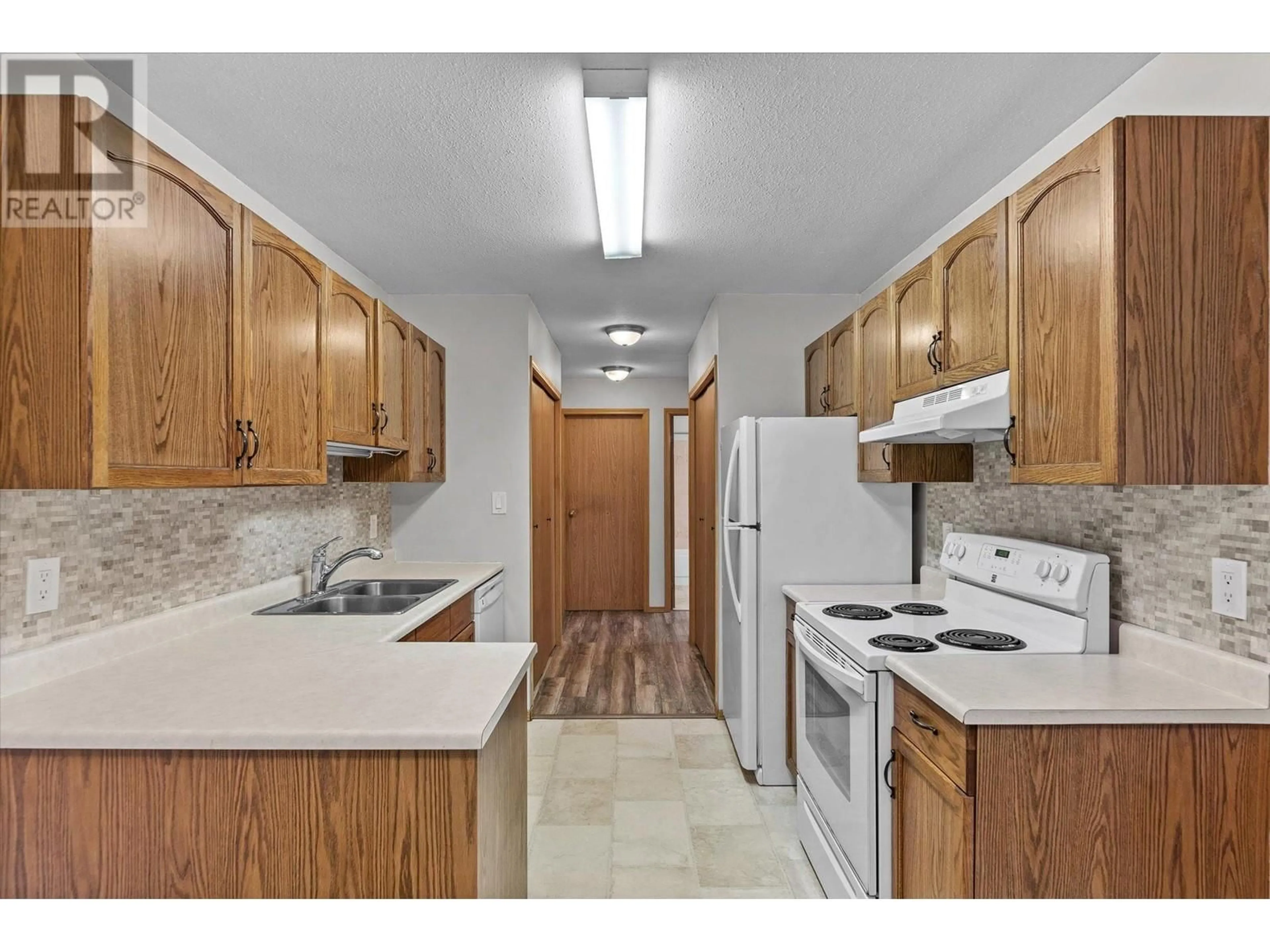 Standard kitchen, unknown for 275 - 3854 GORDON DRIVE, Kelowna British Columbia V1W3G4