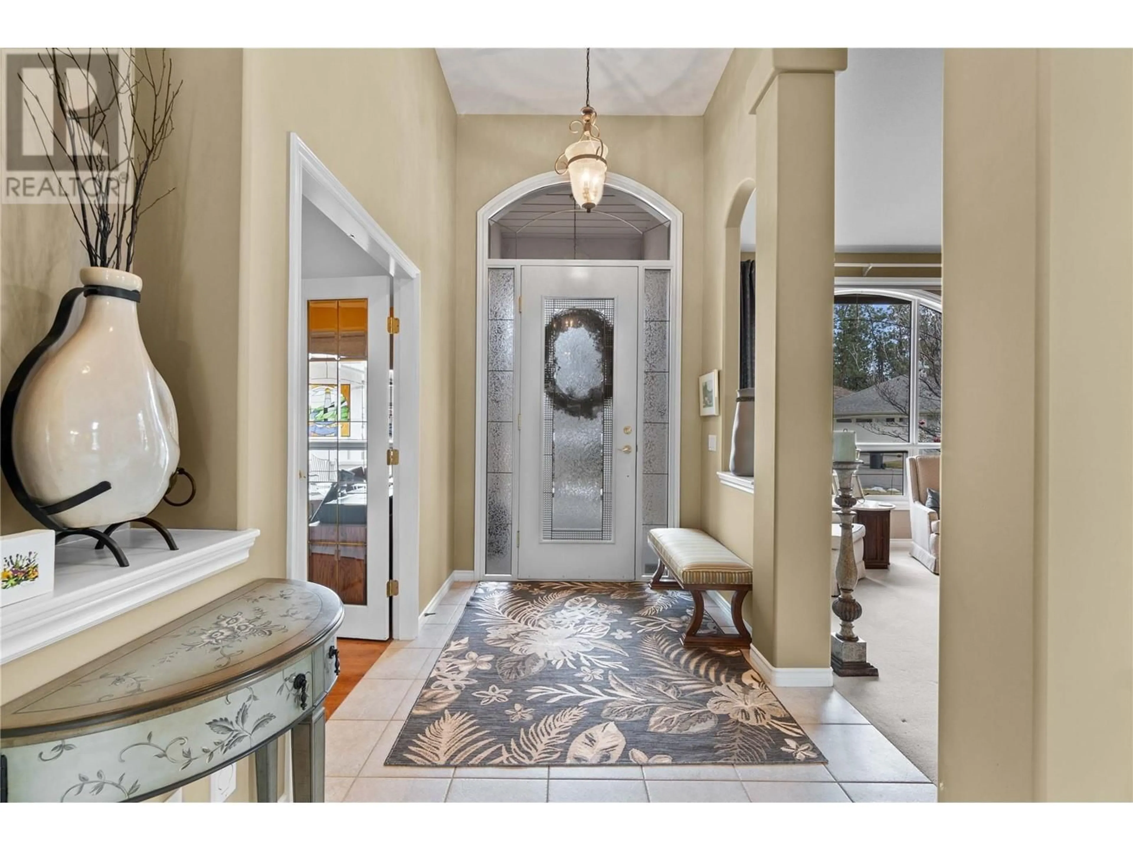 Indoor entryway for 3886 GALLAGHERS OTHER, Kelowna British Columbia V1W3Z9
