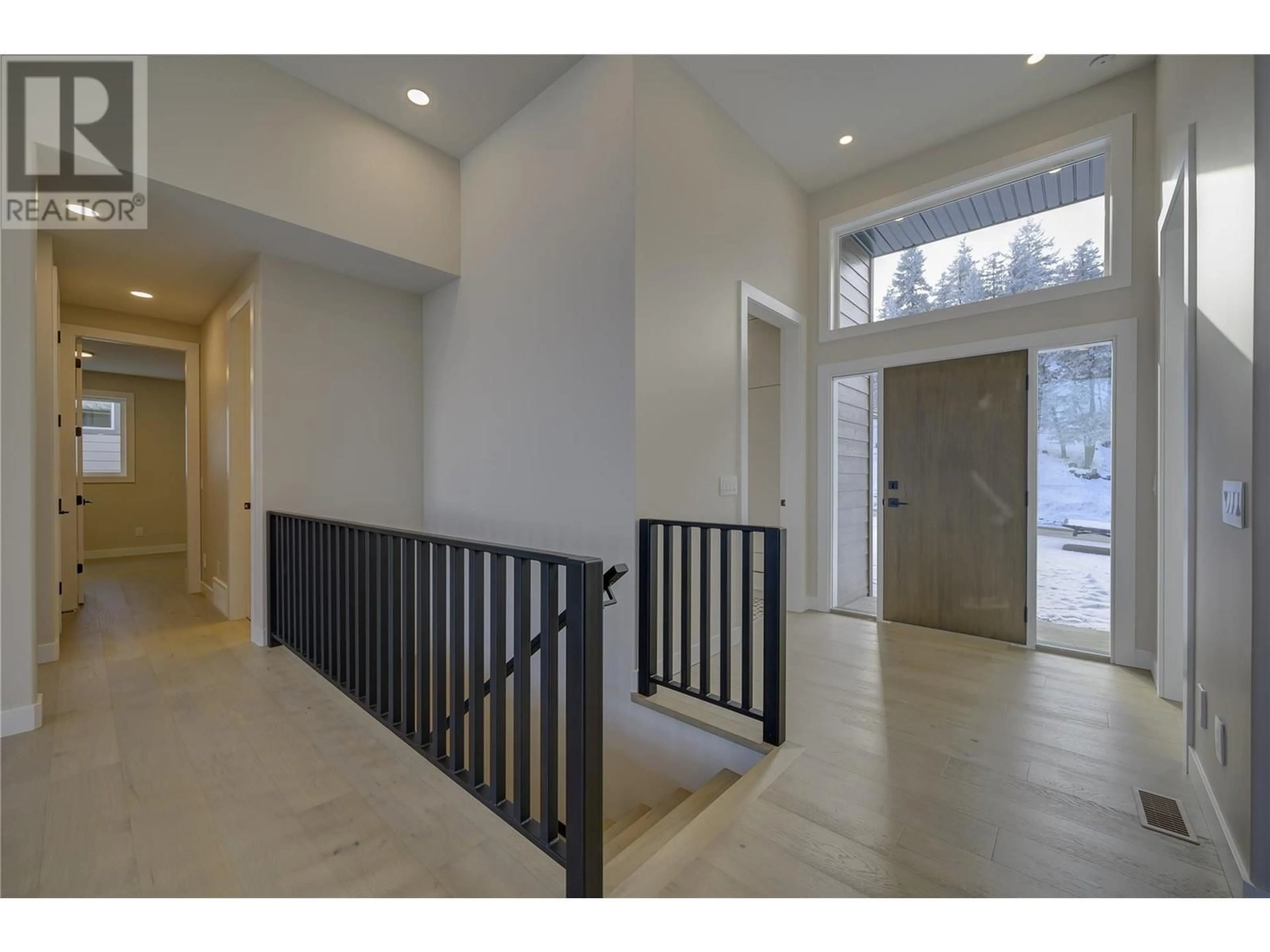 Indoor foyer for 2138 LINFIELD Drive, Kamloops British Columbia V1S0G3