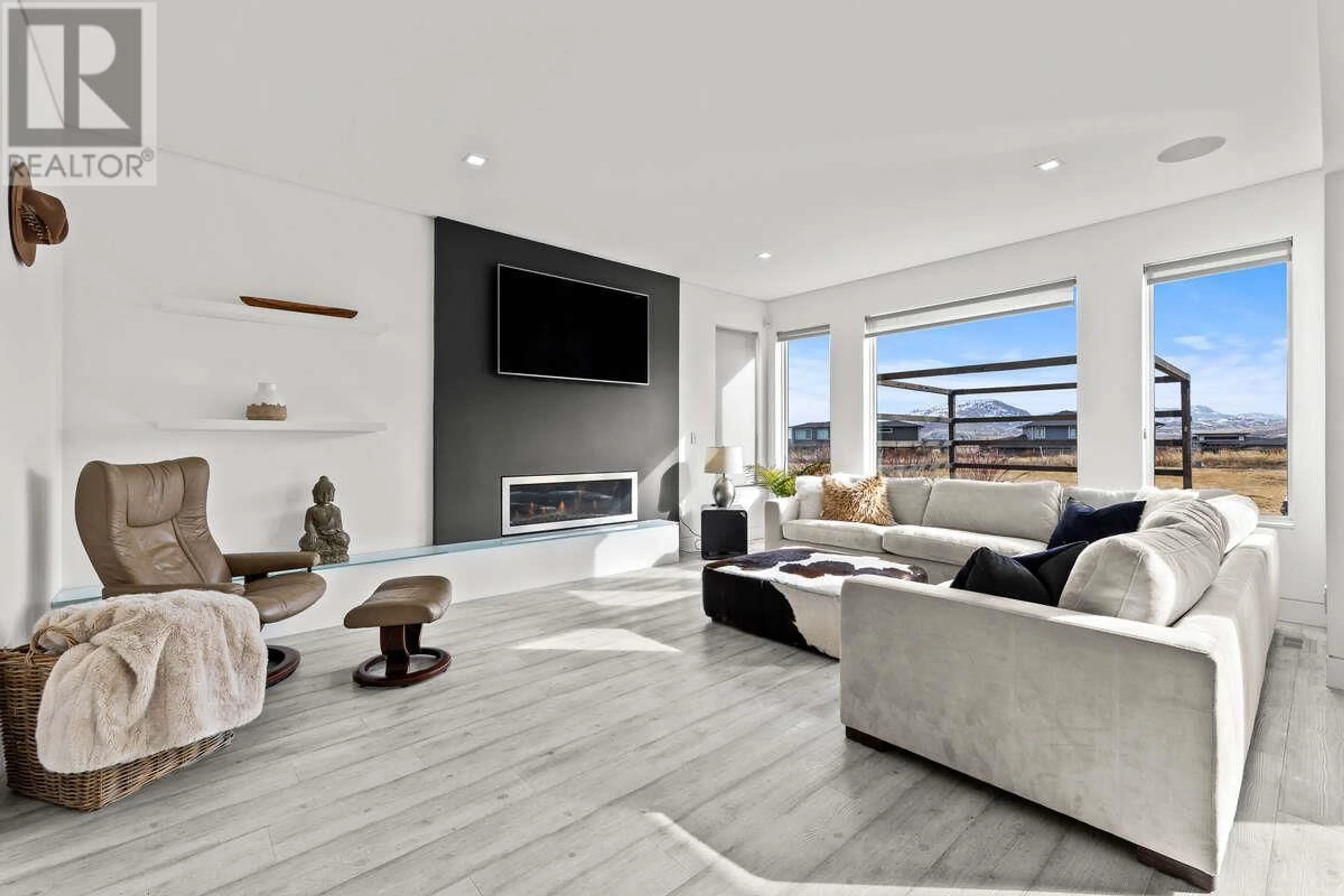 Living room with furniture, unknown for 205 RUE CHEVAL NOIR OTHER, Kamloops British Columbia V2H1T7