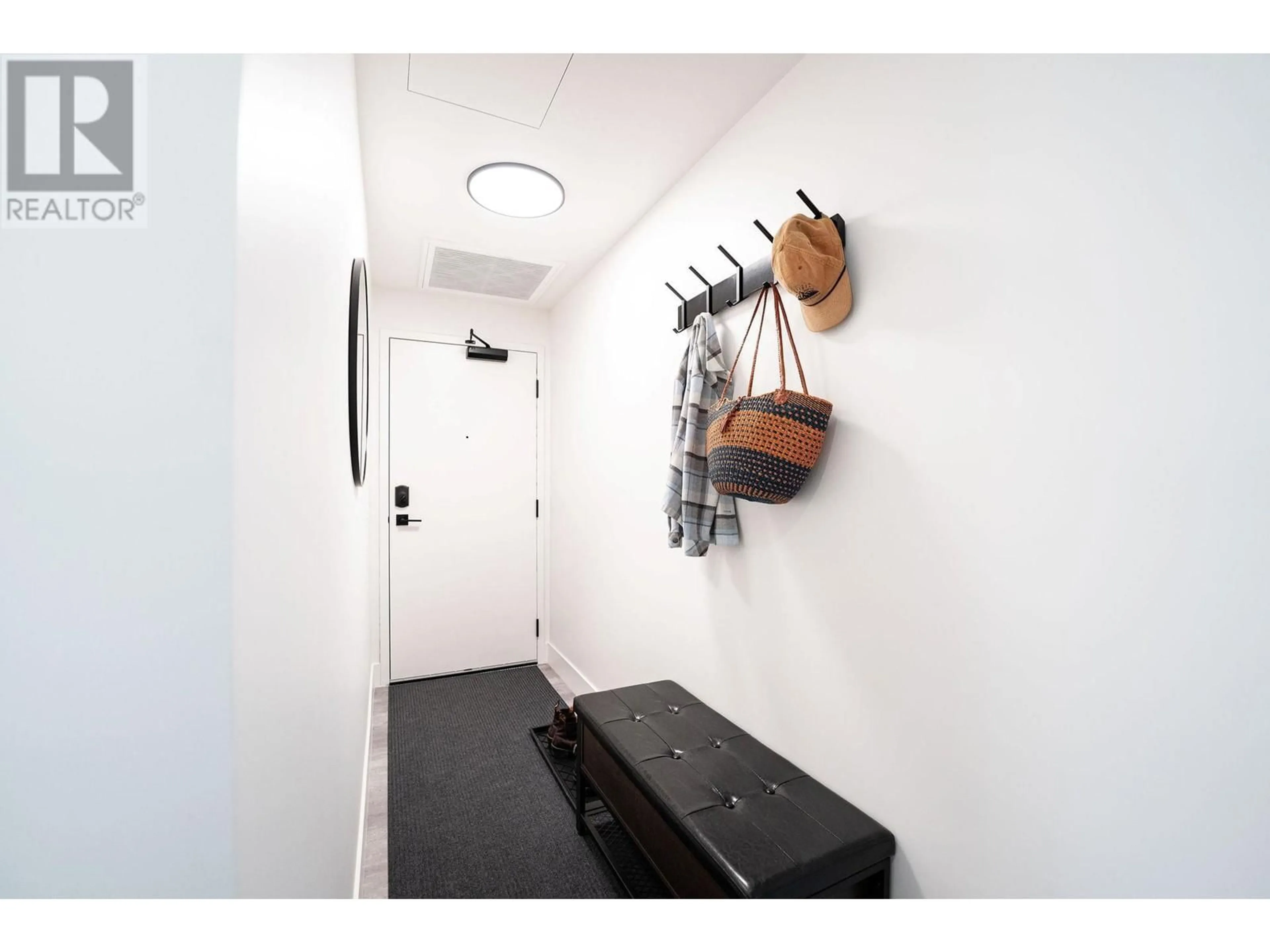 Indoor entryway for 3301 - 1701 COURSIER AVENUE, Revelstoke British Columbia V0E2S3
