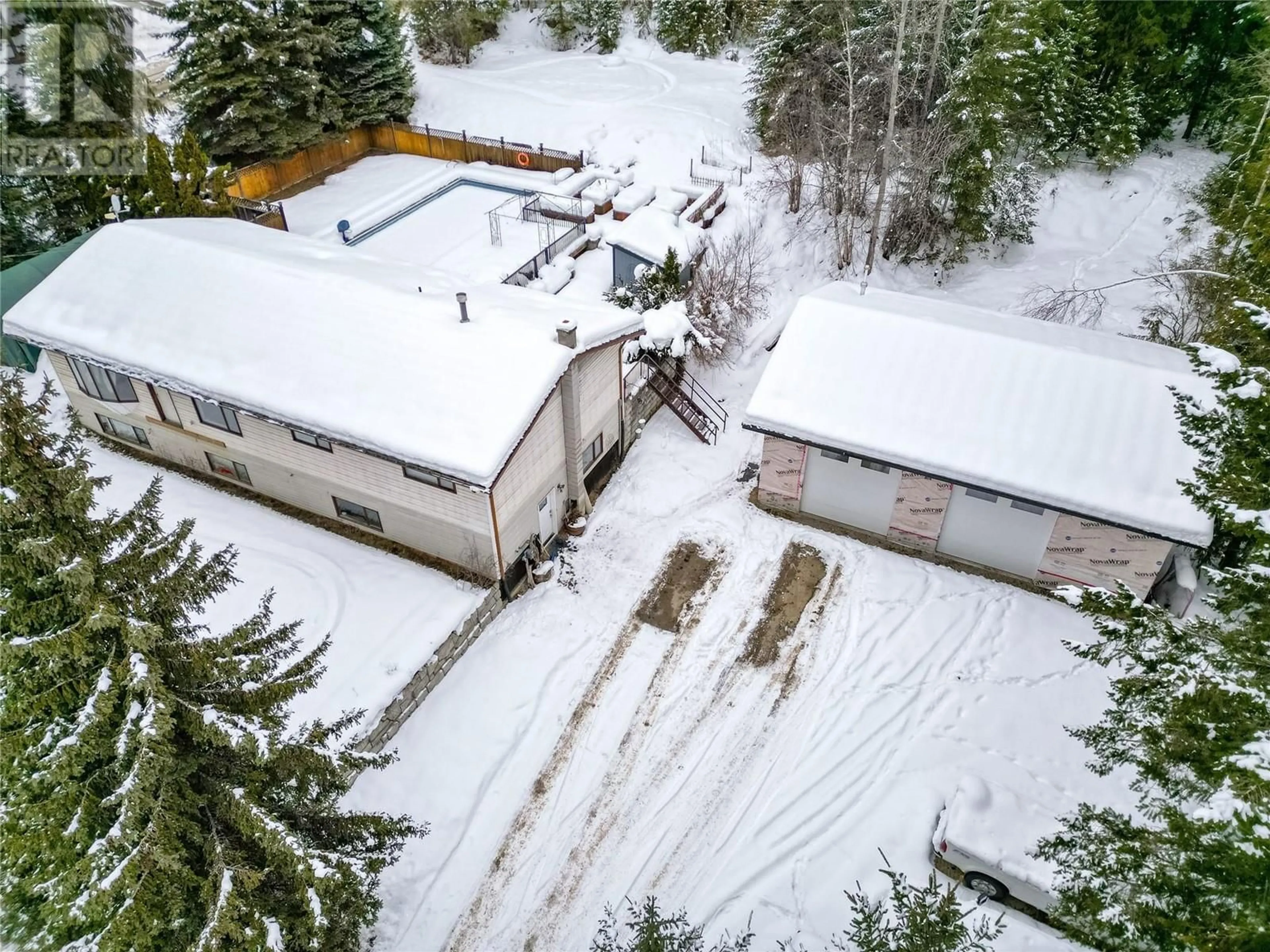 A pic from outside/outdoor area/front of a property/back of a property/a pic from drone, unknown for 5247 Mayfair Road SE, Salmon Arm British Columbia V1E2P8