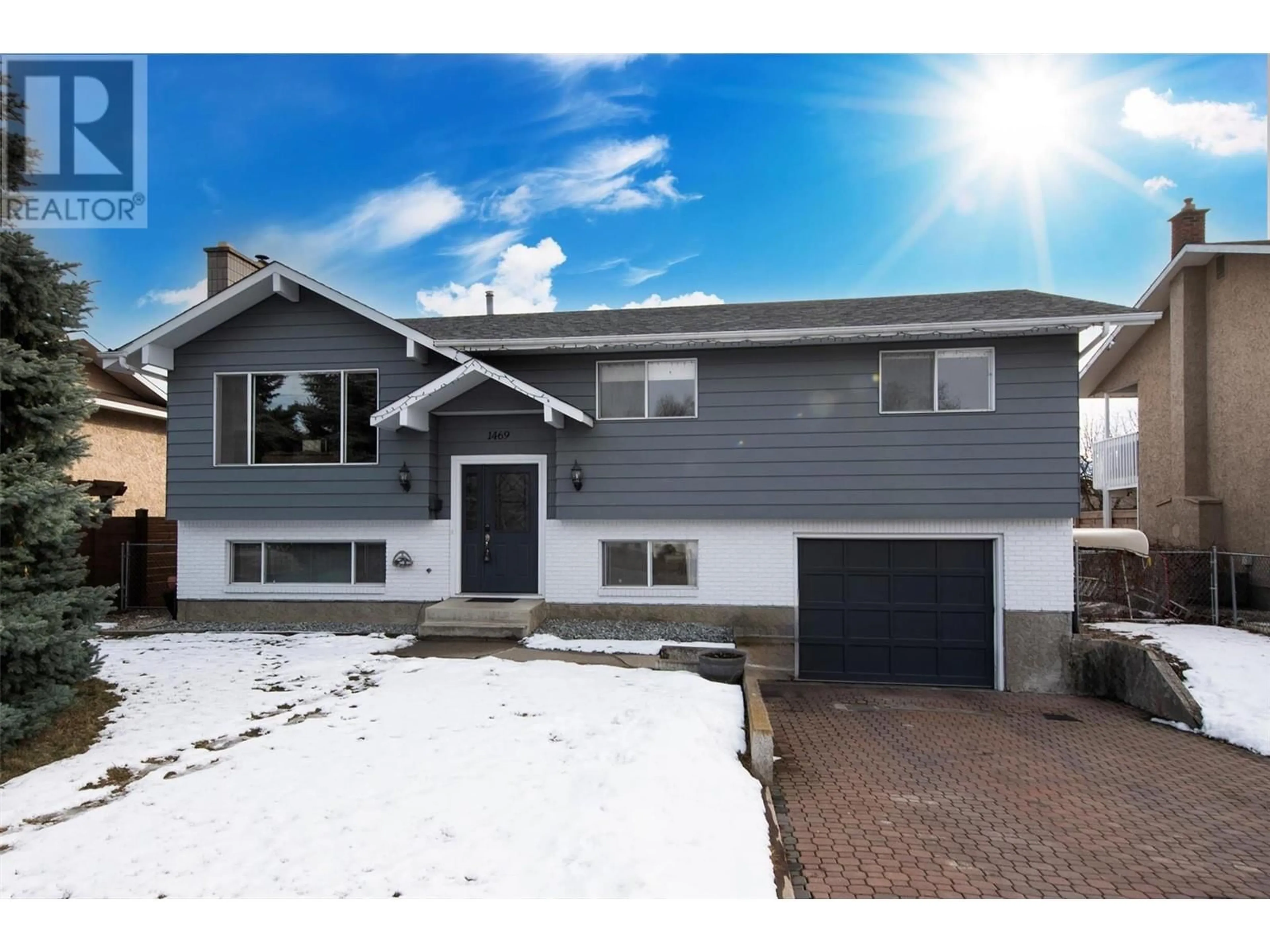 Home with vinyl exterior material, street for 1469 DENVER ROAD, Kelowna British Columbia V1Y8E9