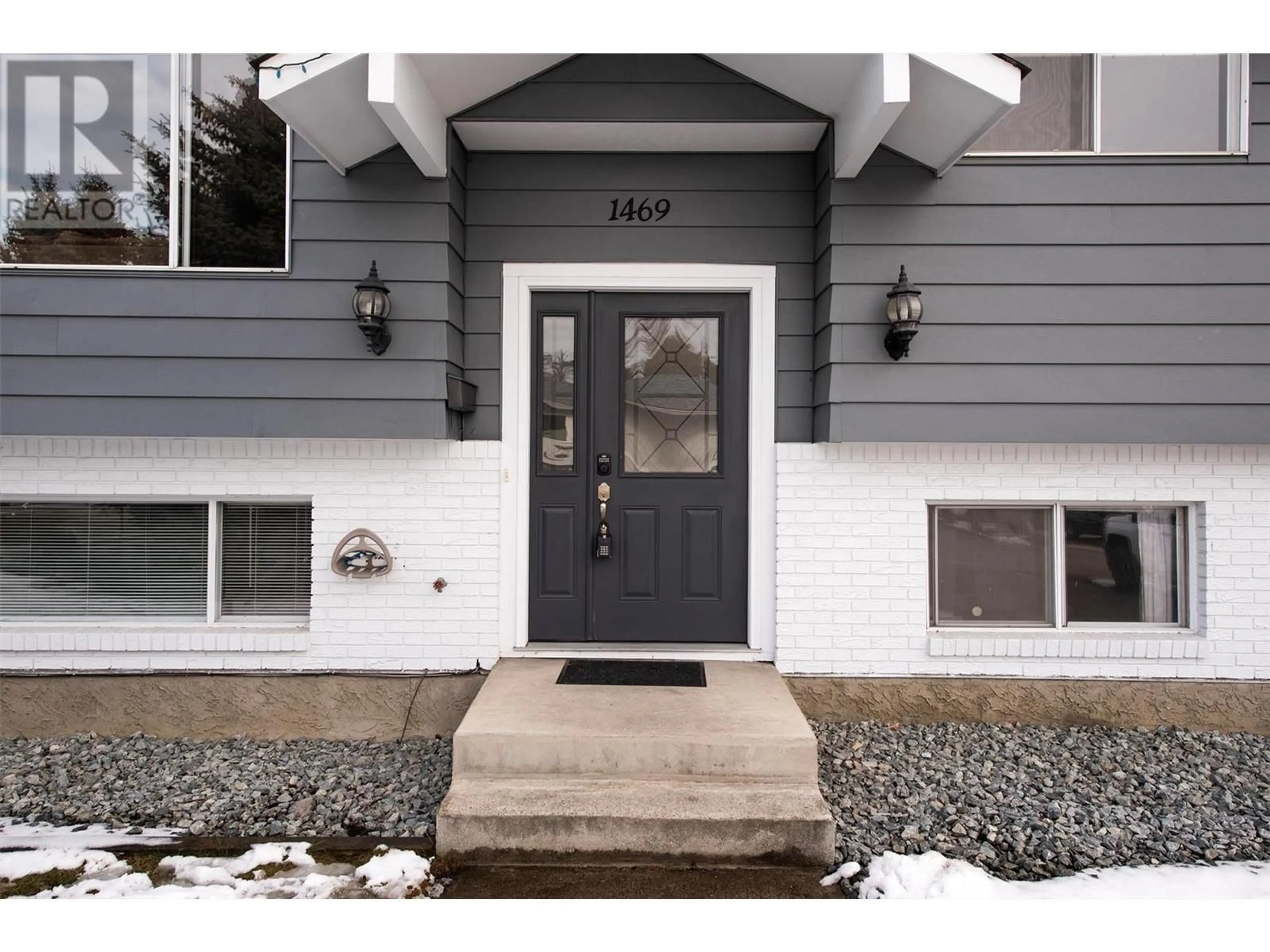 Indoor entryway for 1469 DENVER ROAD, Kelowna British Columbia V1Y8E9