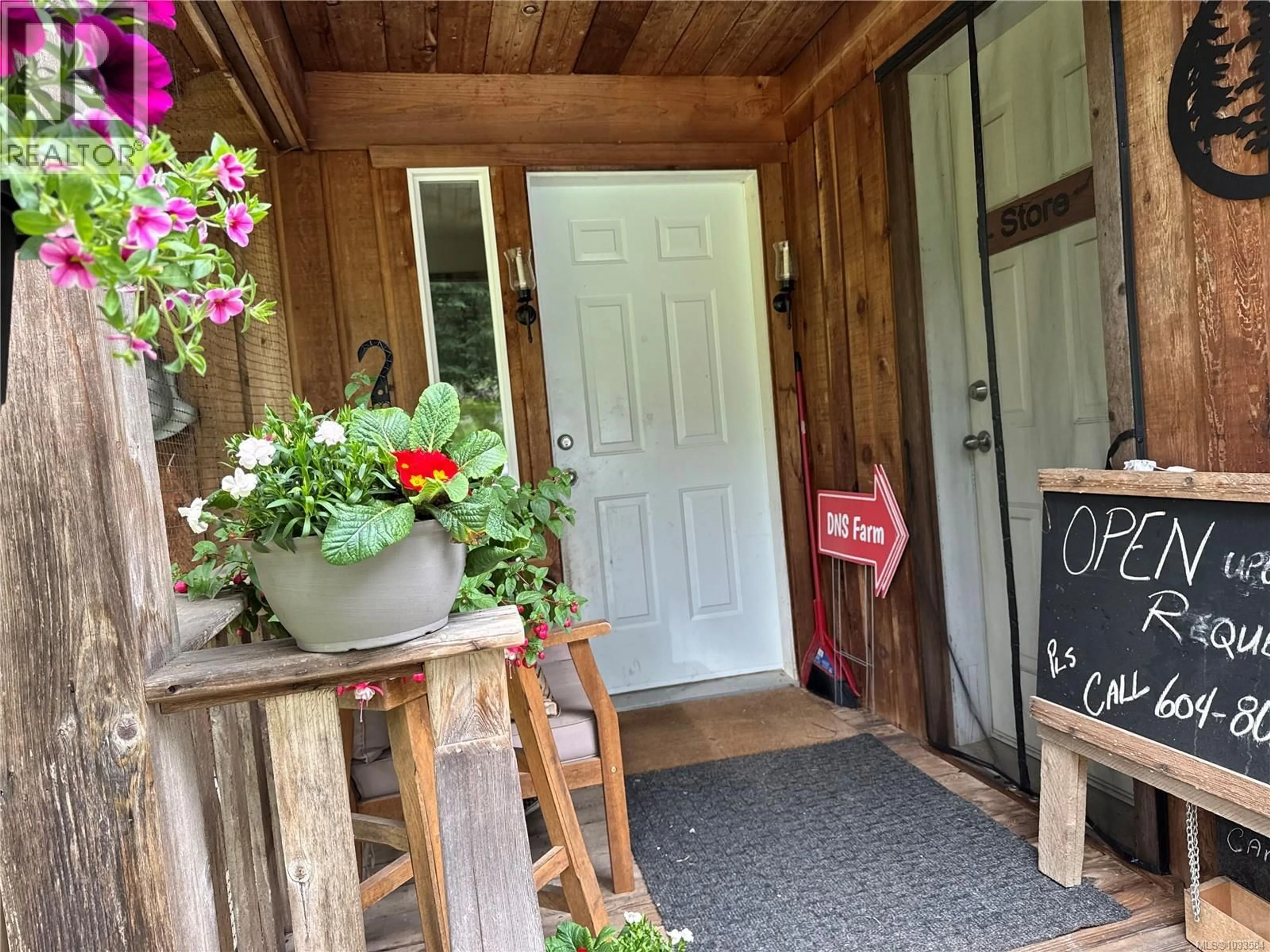 Indoor entryway for 378 RAINBOW ROAD, Salt Spring British Columbia V8K2M4