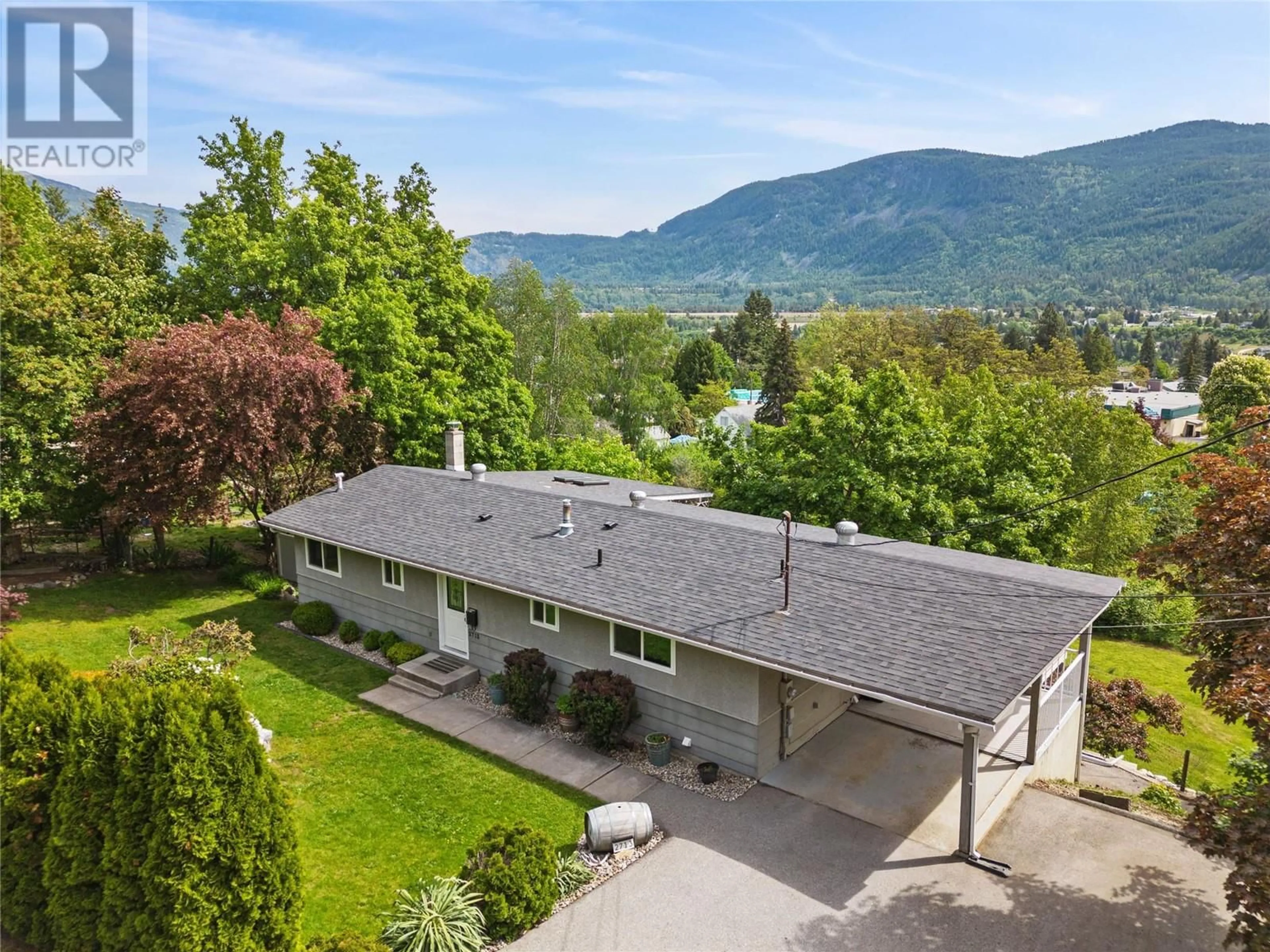 A pic from outside/outdoor area/front of a property/back of a property/a pic from drone, mountain view for 2713 9th Avenue, Castlegar British Columbia V1N2Y7