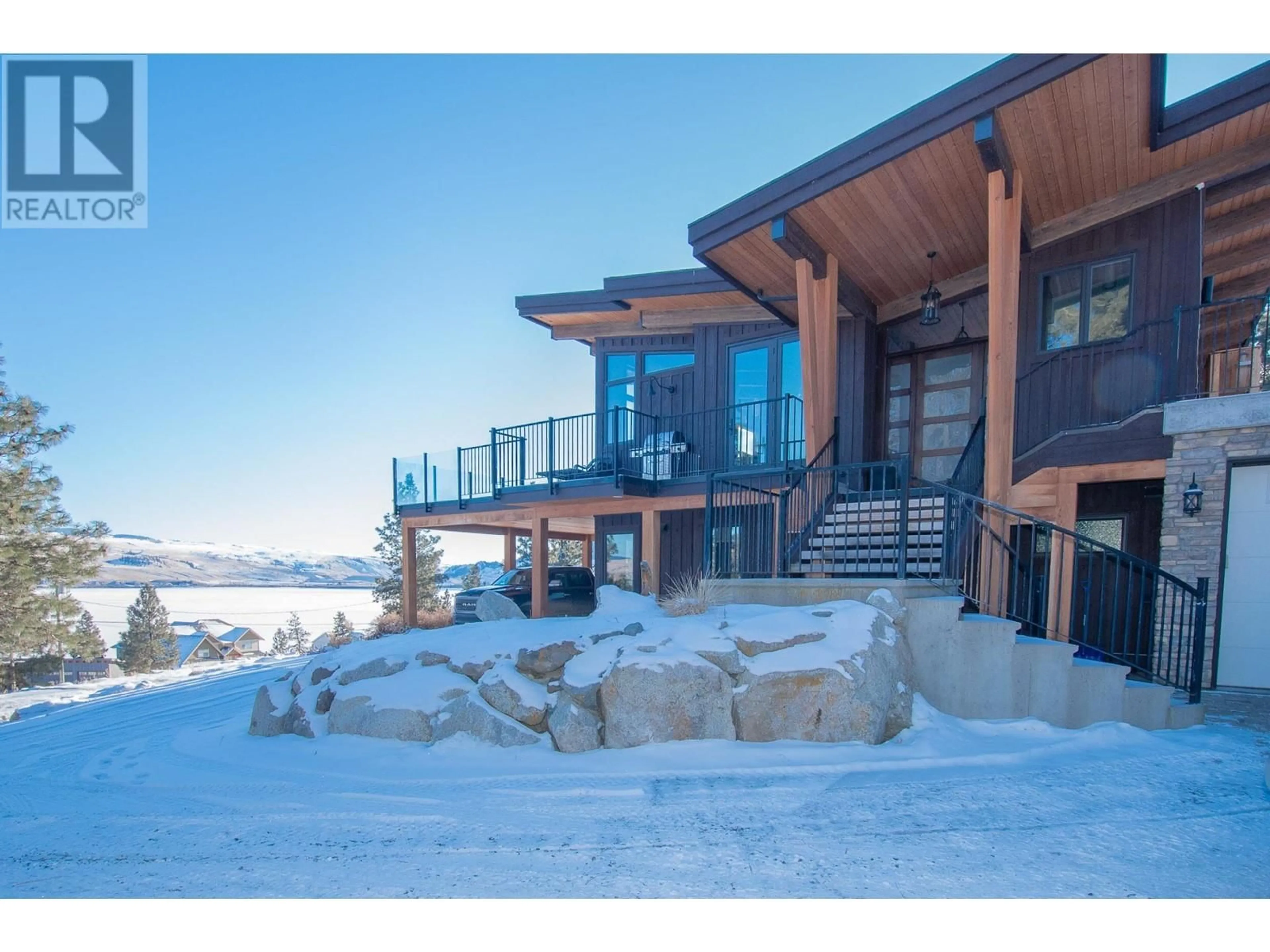 Indoor foyer for 6557 MONCK PARK ROAD, Merritt British Columbia V1K0A1